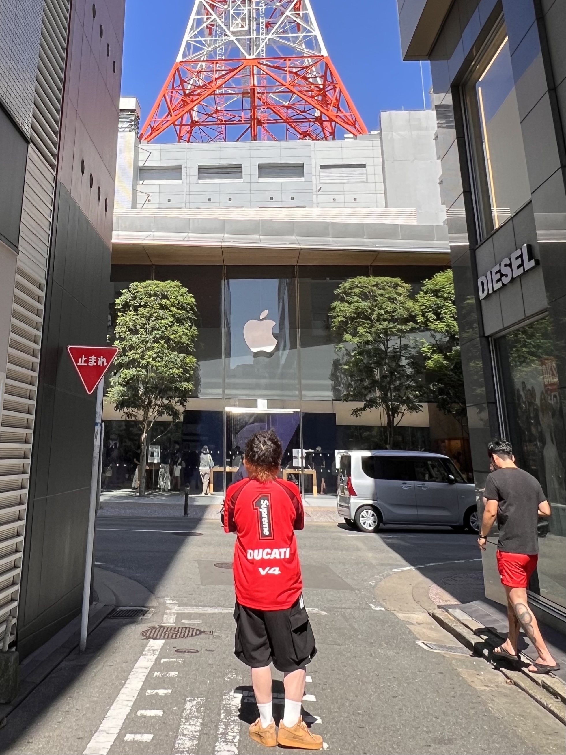 Supreme x Ducati Soccer Jersey Red - 24SS, Nike Air Force 1 '07 WB Flax 착용 스타일 - 1