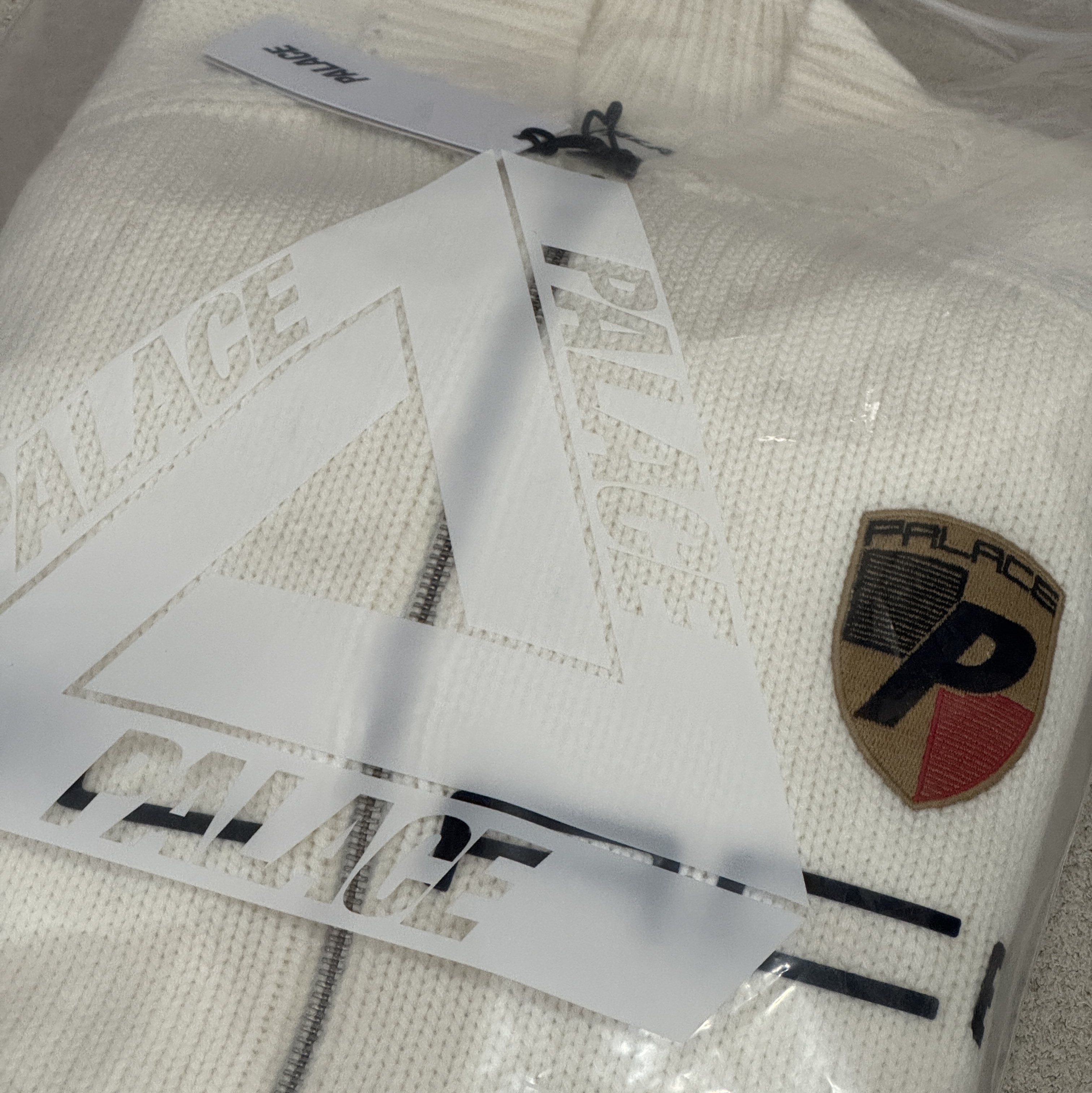 Palace Posh Knit White - 24FW 착용 스타일