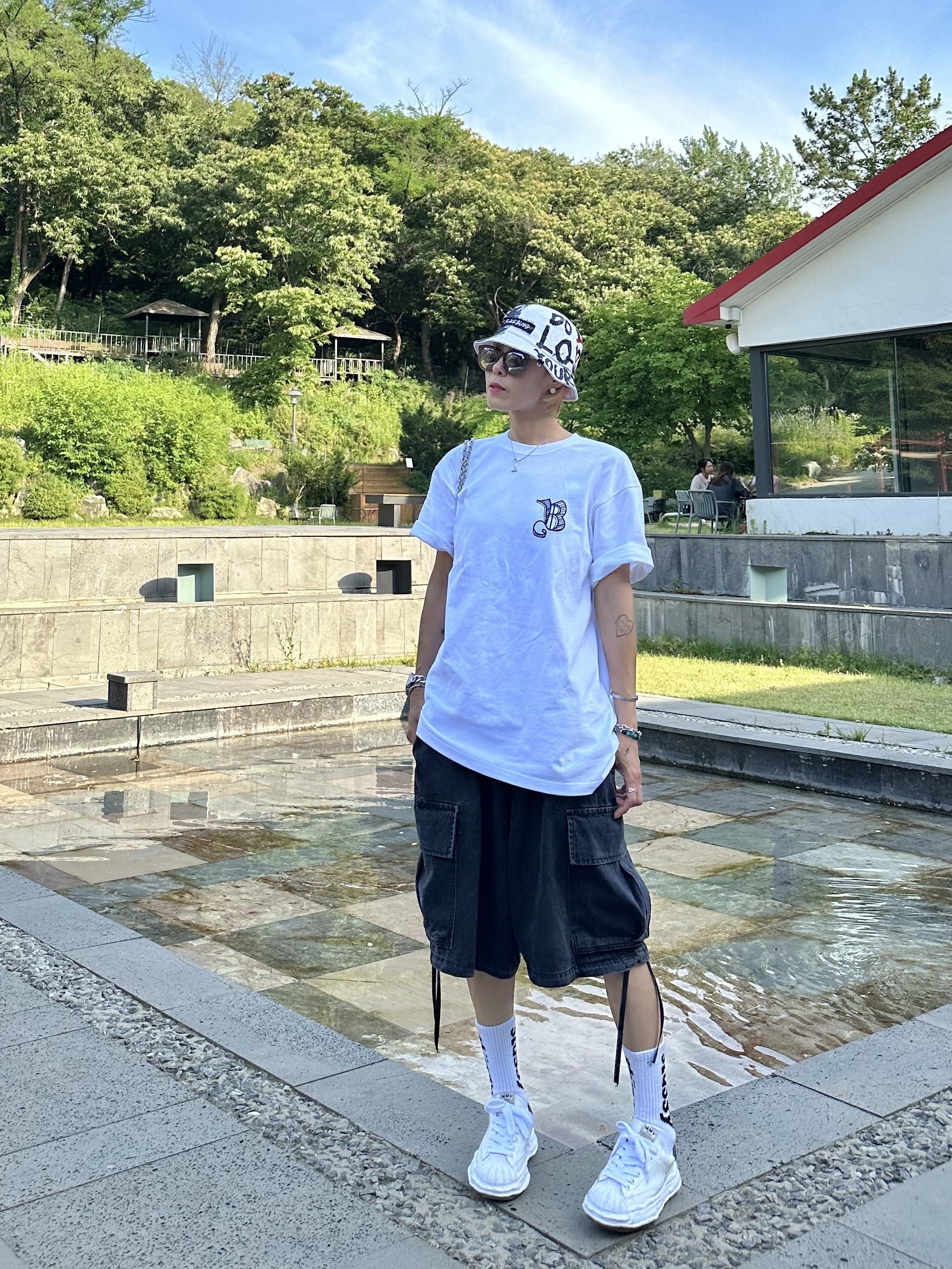Maison Mihara Yasuhiro Blakey OG Sole Leather Low-top Sneakers White, Stussy Helvetica Crew Socks White Black 착용 스타일 - 1