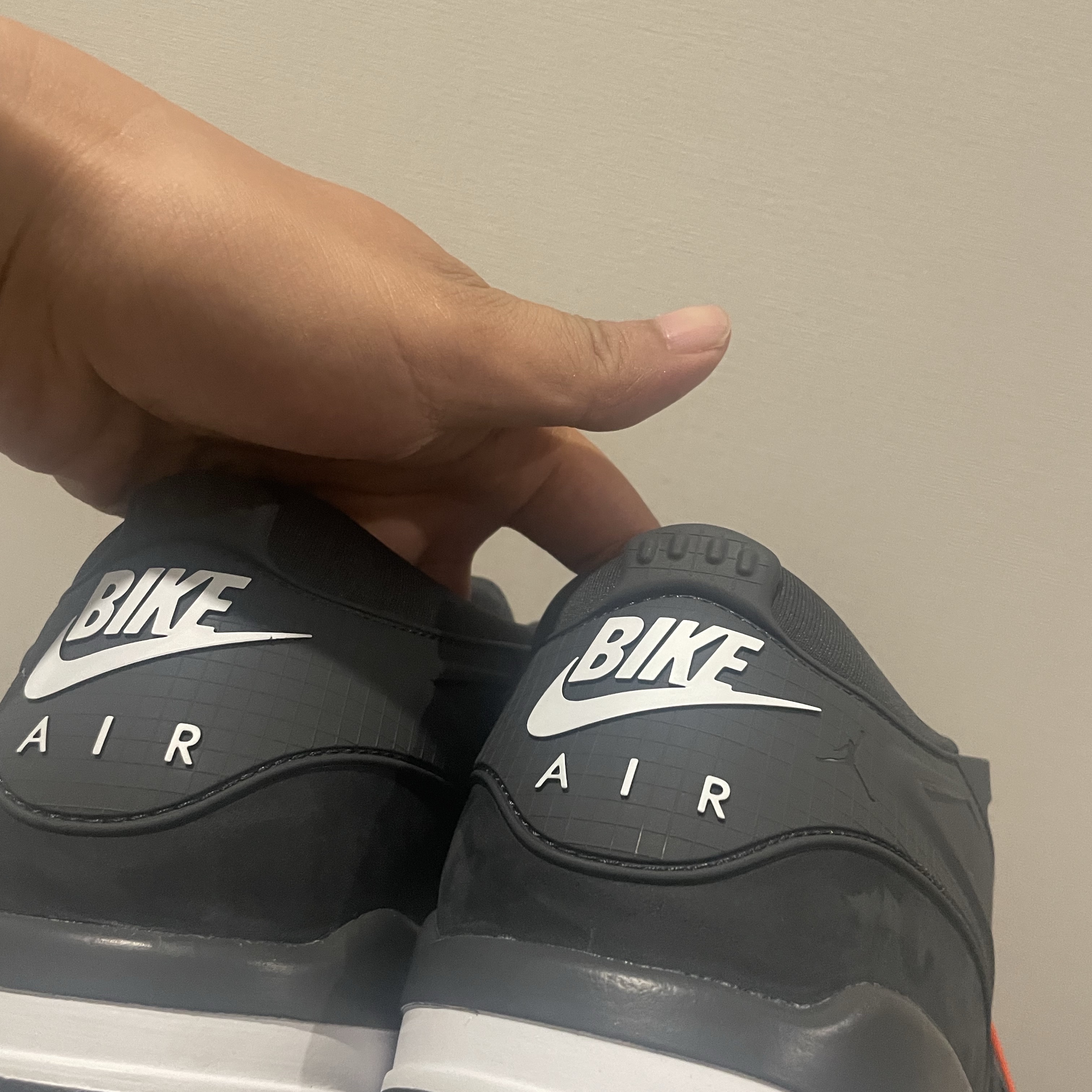 Jordan 4 x Nigel Sylvester RM SP Driveway Grey 착용 스타일 - 5