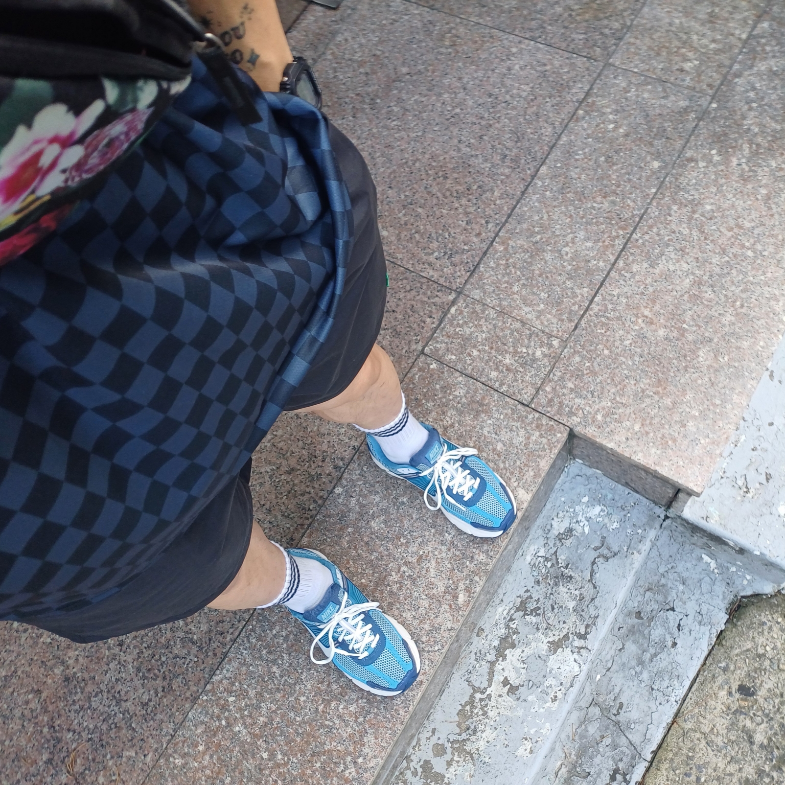 Nike Zoom Vomero 5 Mystic Navy and Worn Blue 착용 스타일 - 1