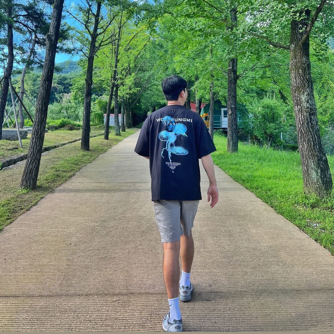 Wooyoungmi Luminous Jellyfish Back Logo T-Shirt Black - 24SS, New Balance 993 Made in USA Grey - D Standard 착용 스타일