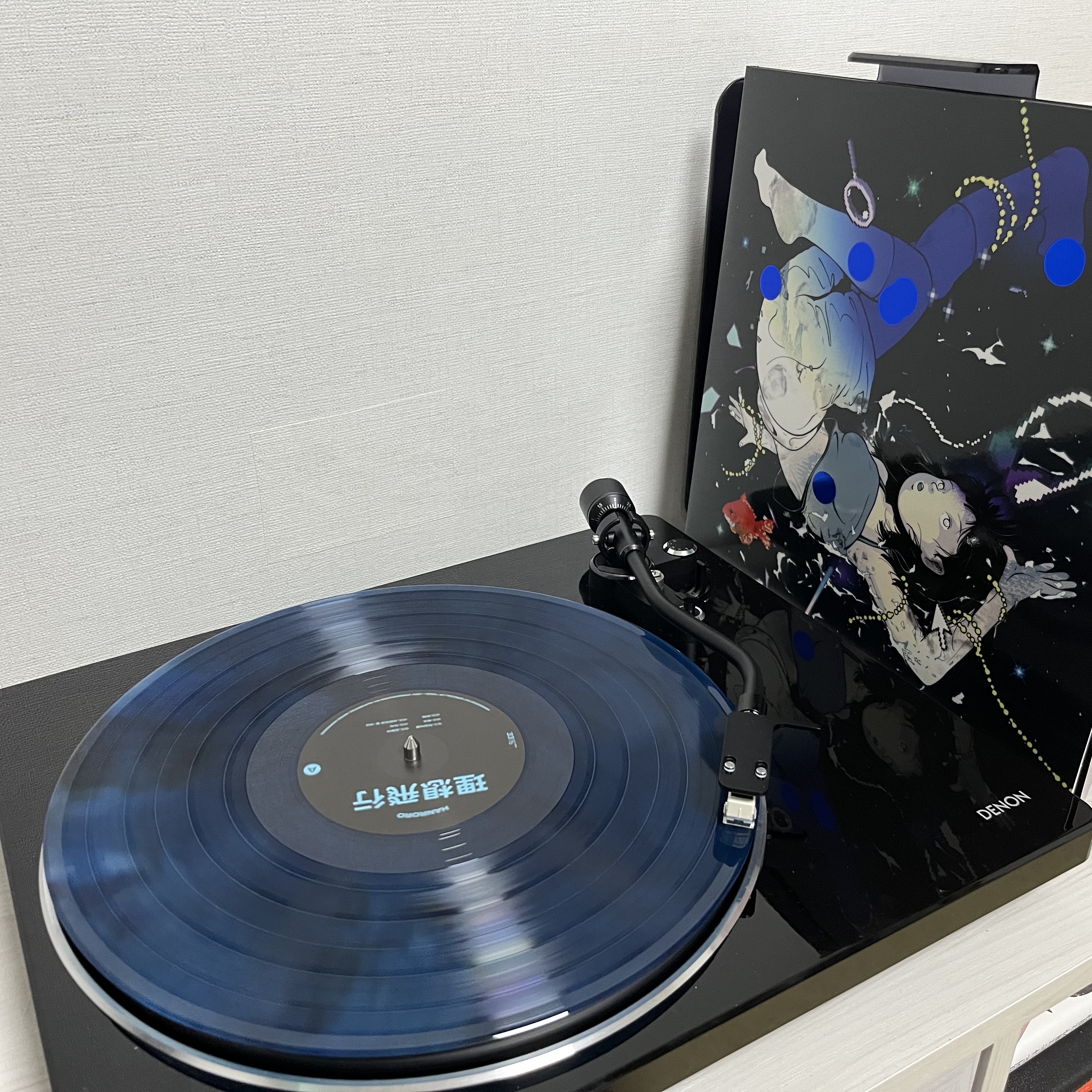 Hanroro 1st EP Take Off E Blue Marble 착용 스타일