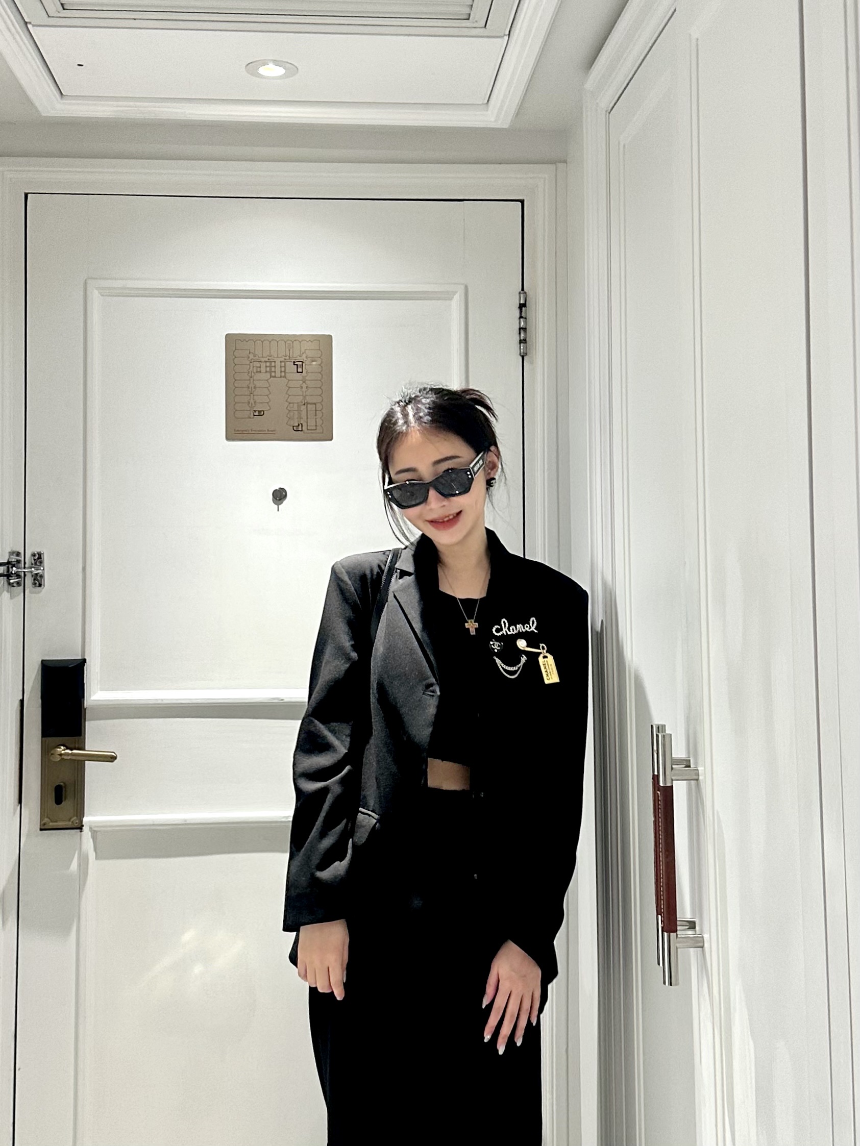 Adidas Samba OG Black White Gum, (W) Dior Diorpacific S2U Rectangular Sunglasses Black 착용 스타일 - 3