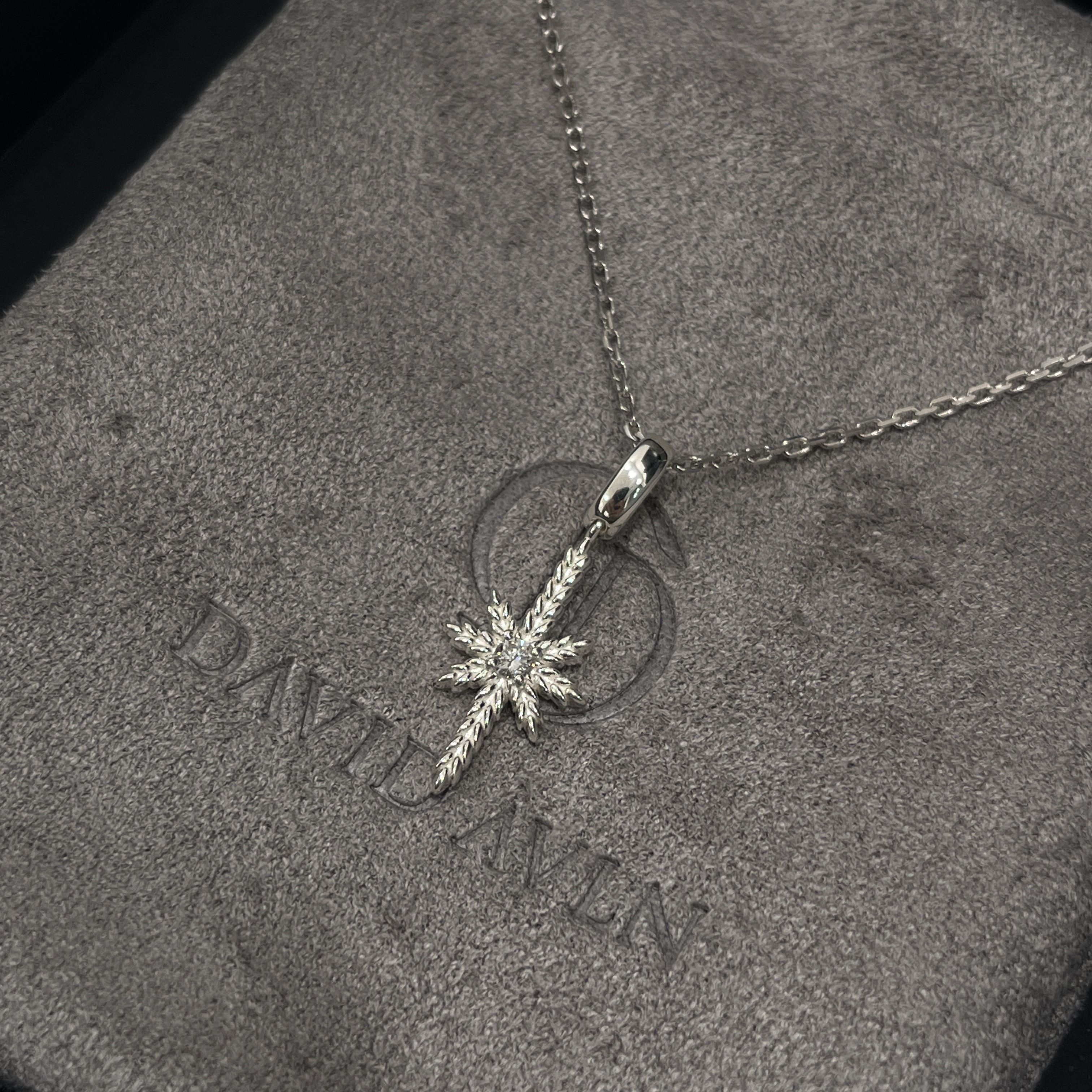 [프리오더] KID MIILI x DAVID AVLN Glacier Diamond Pendant 2.0 착용 스타일