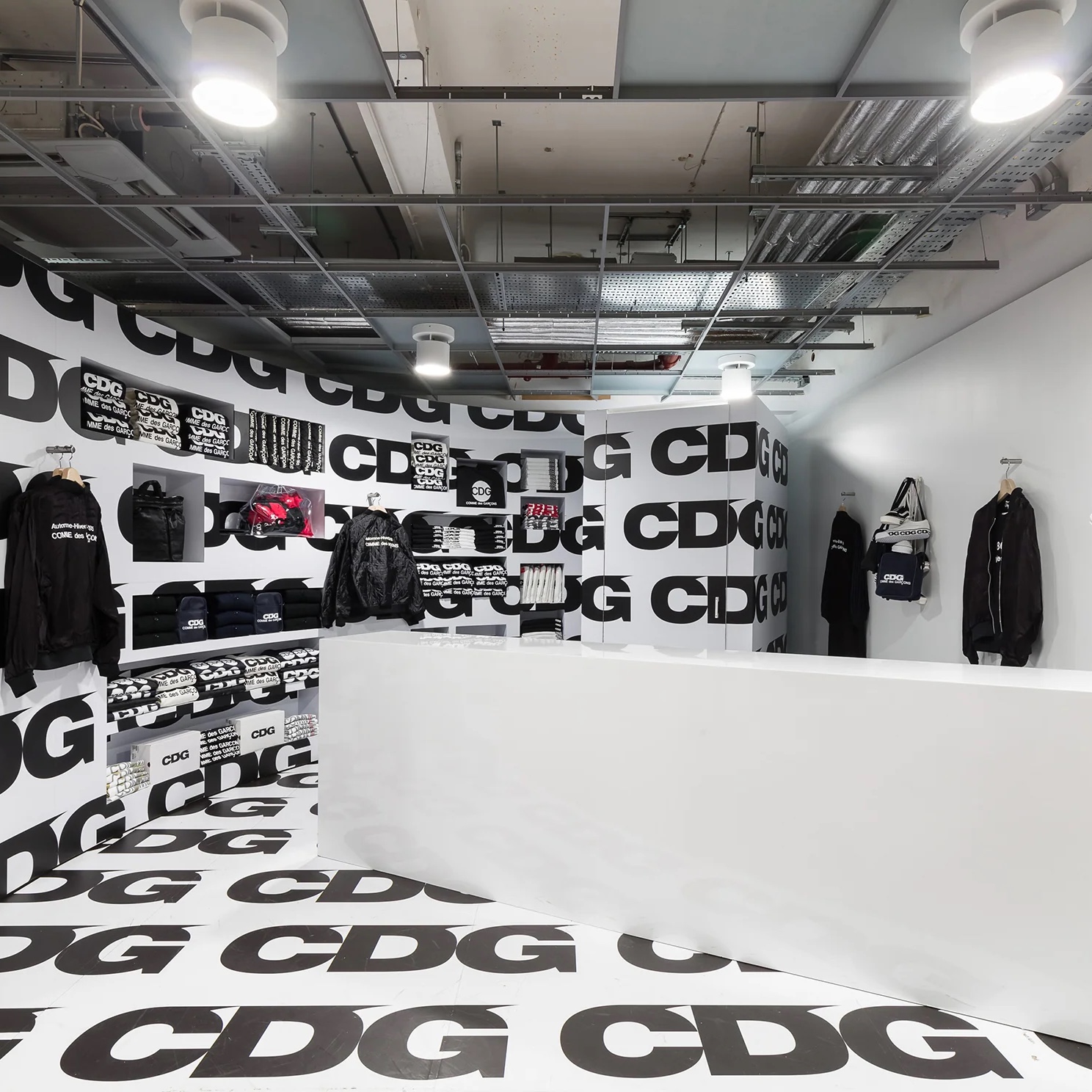 Play Comme des Garcons Black Heart Knit Cardigan Black, Converse x Play Comme des Garcons Chuck 70 Ox Steel Gray 착용 스타일 - 3