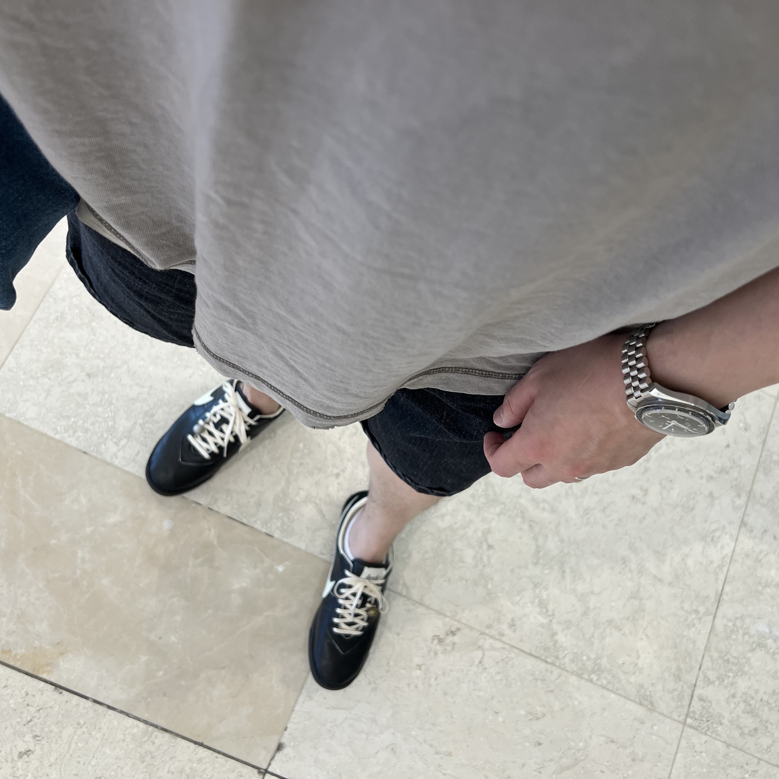 Omega Speedmaster Moonwatch Professional Co Axial Master Chronometer Chronograph Steel Black (Transparent Caseback Ver.), AMI Fade Out T-Shirt Clay 착용 스타일