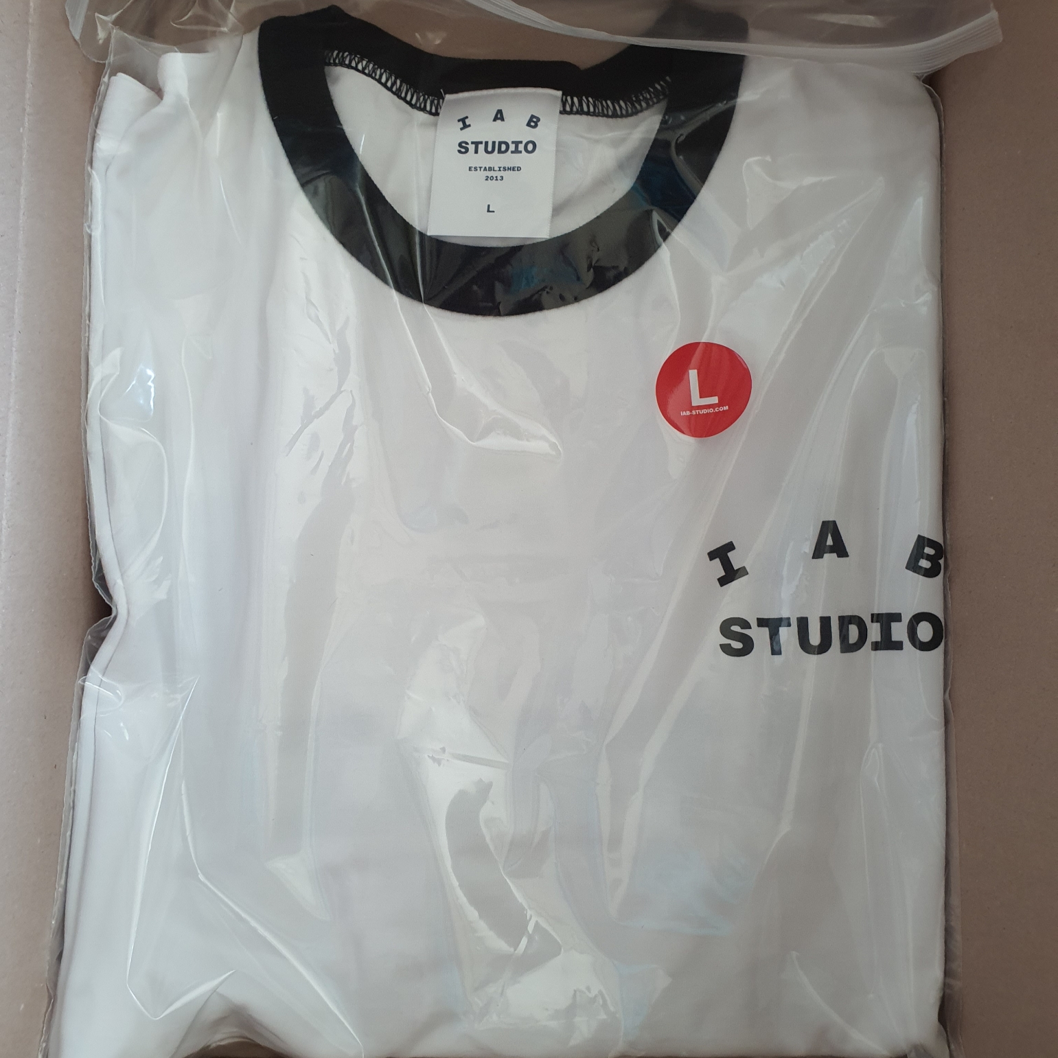 IAB Studio Established T-Shirt White Black 착용 스타일