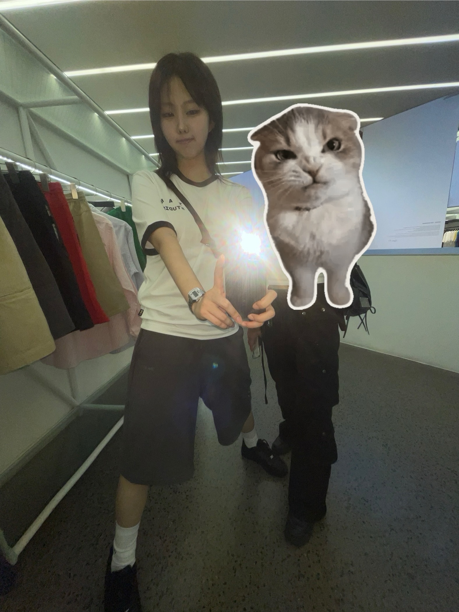 IAB Studio Established T-Shirt White Black 착용 스타일 - 2