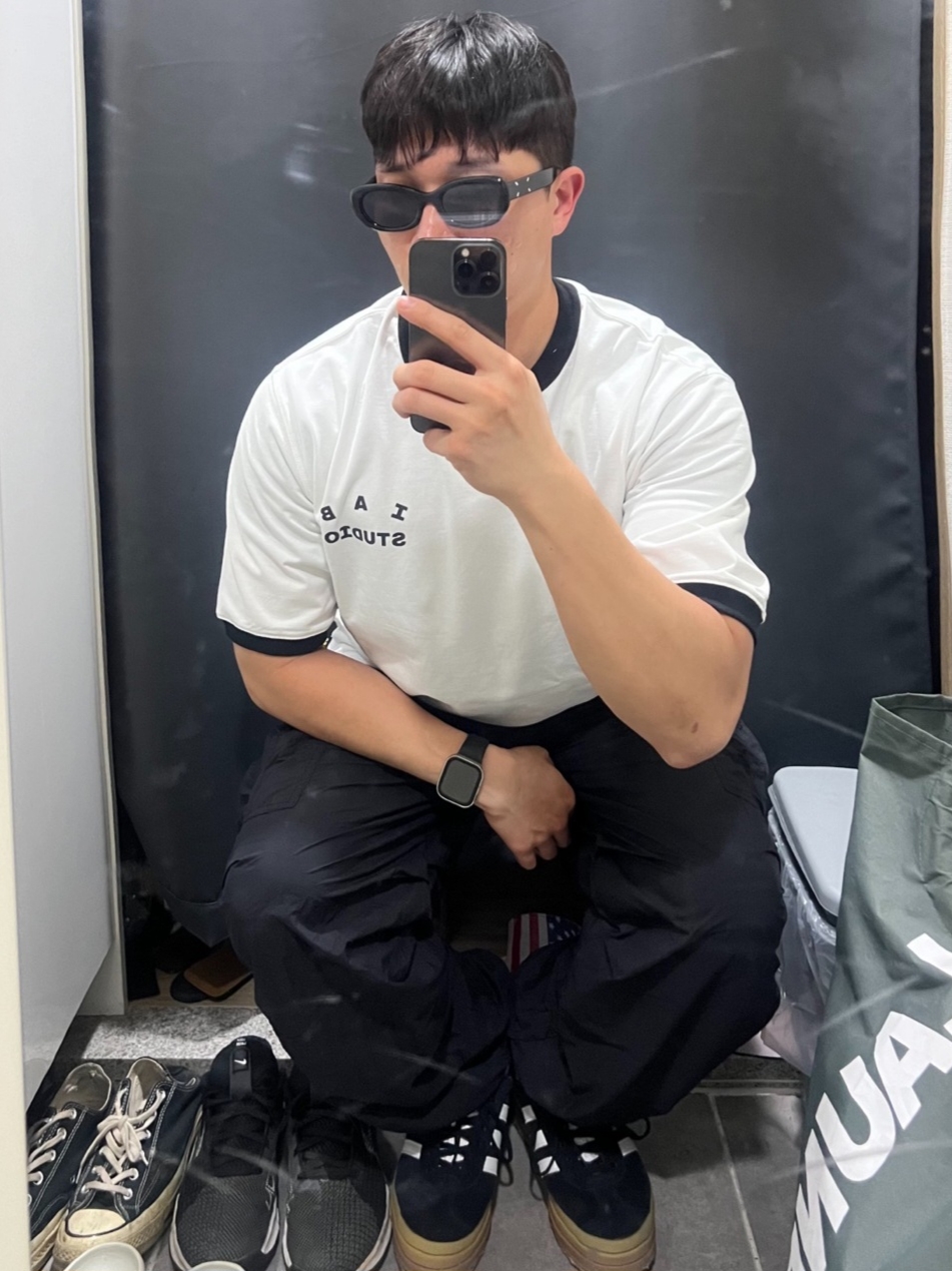 IAB Studio Established T-Shirt White Black 착용 스타일