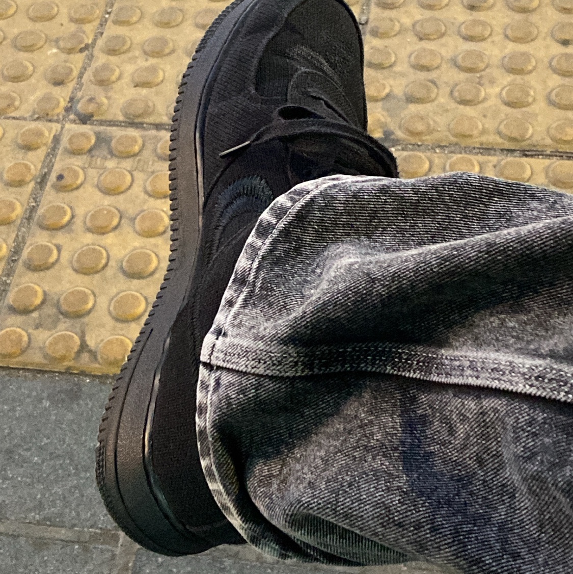 Nike x Stussy Air Force 1 Low Triple Black 착용 스타일