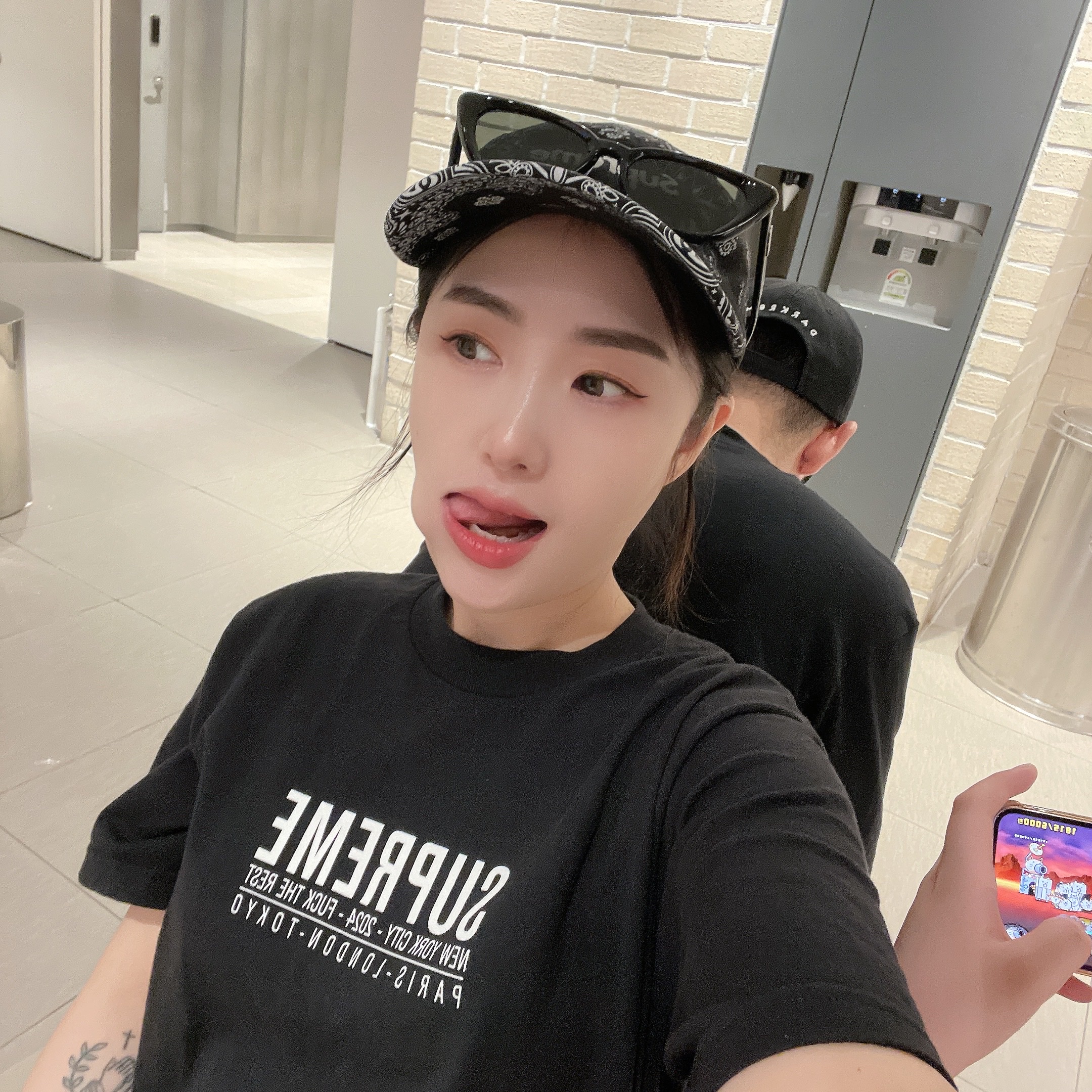 Supreme Paris T-Shirt Black - 24SS, Supreme Bandana Camp Cap Black - 21SS 착용 스타일