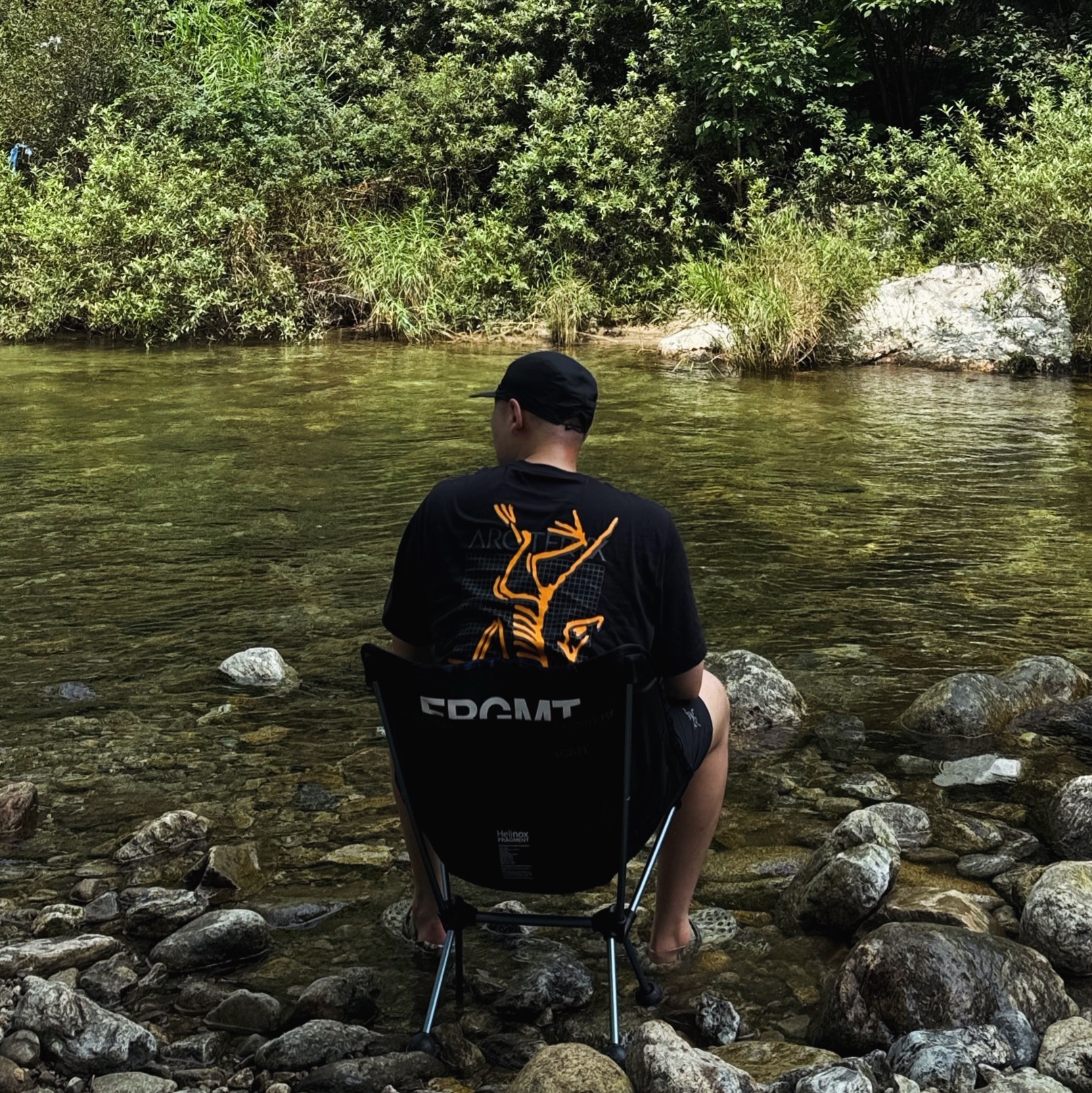 Arc'teryx Arc'Multi Bird Logo SS T-Shirt Black, Helinox x Fragment Design Tactical Chair Black Navy 착용 스타일