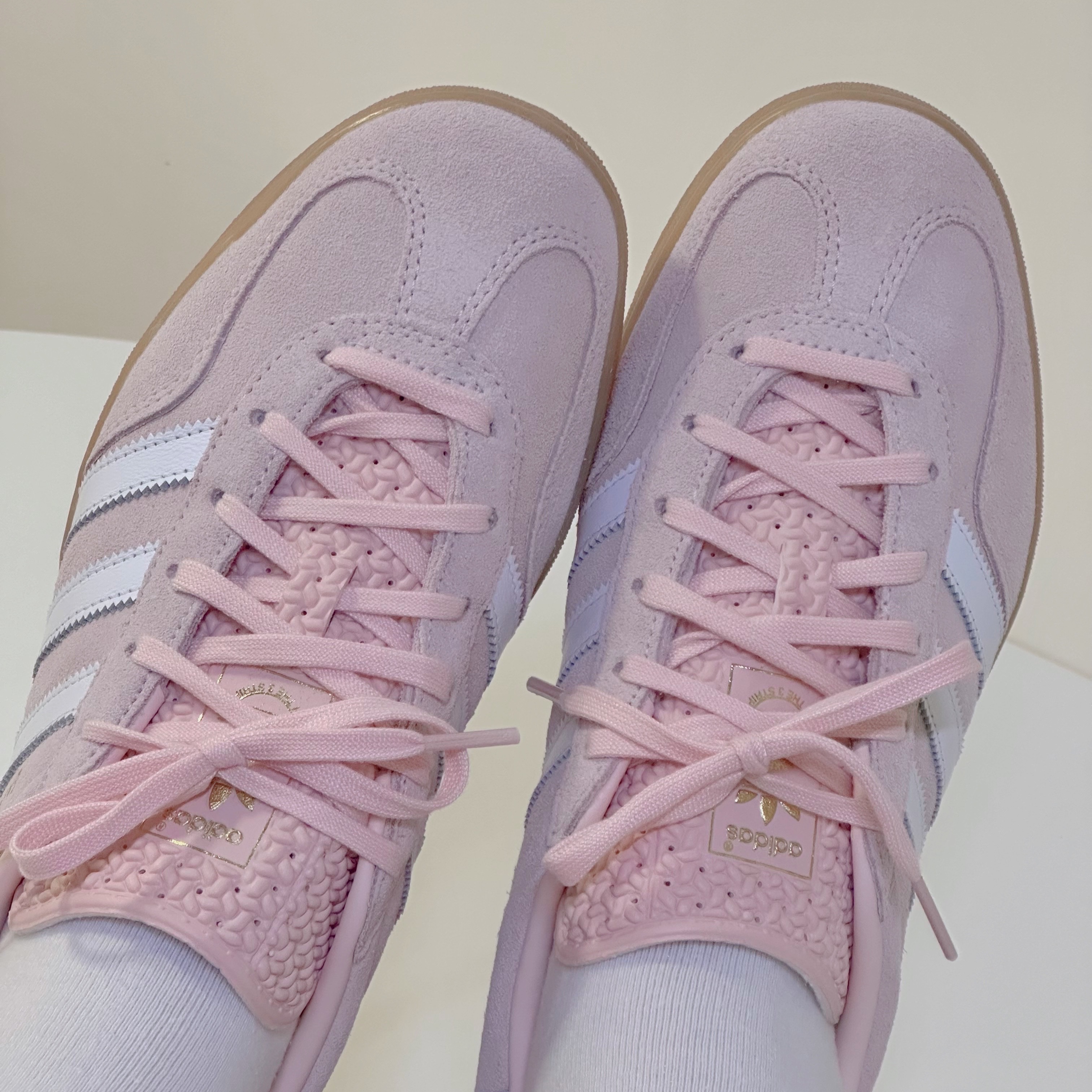 (W) Adidas Gazelle Indoor Sandy Pink Cloud White 착용 스타일