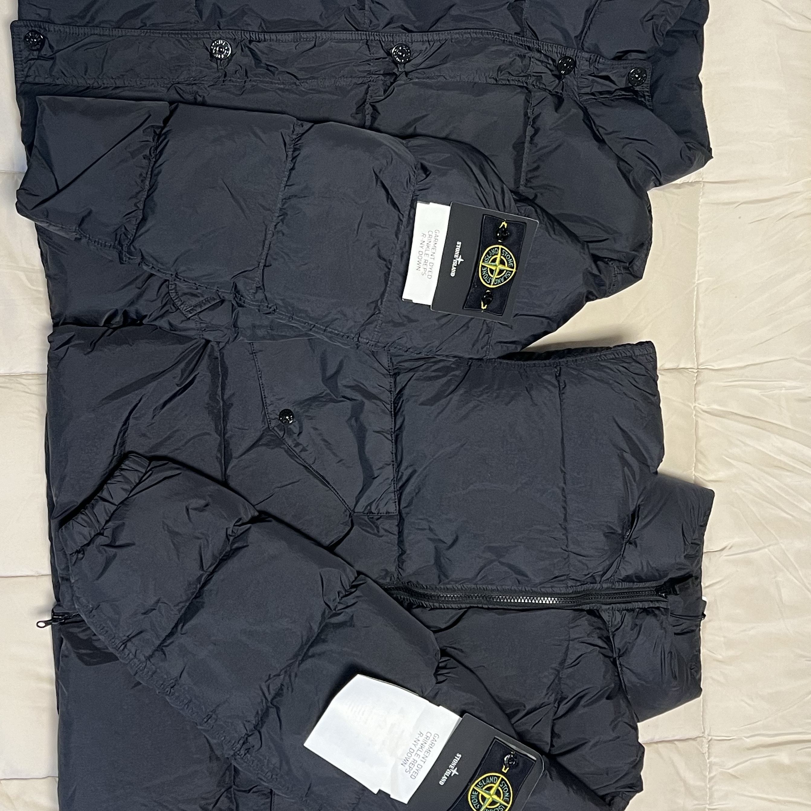 Stone Island 40123 Garment Dyed Crinkle Reps R-NY Down Jacket Black - 24FW, Stone Island 40623 Garment Dyed Crinkle Reps Recycled Nylon Down Jacket Black - 23FW 착용 스타일