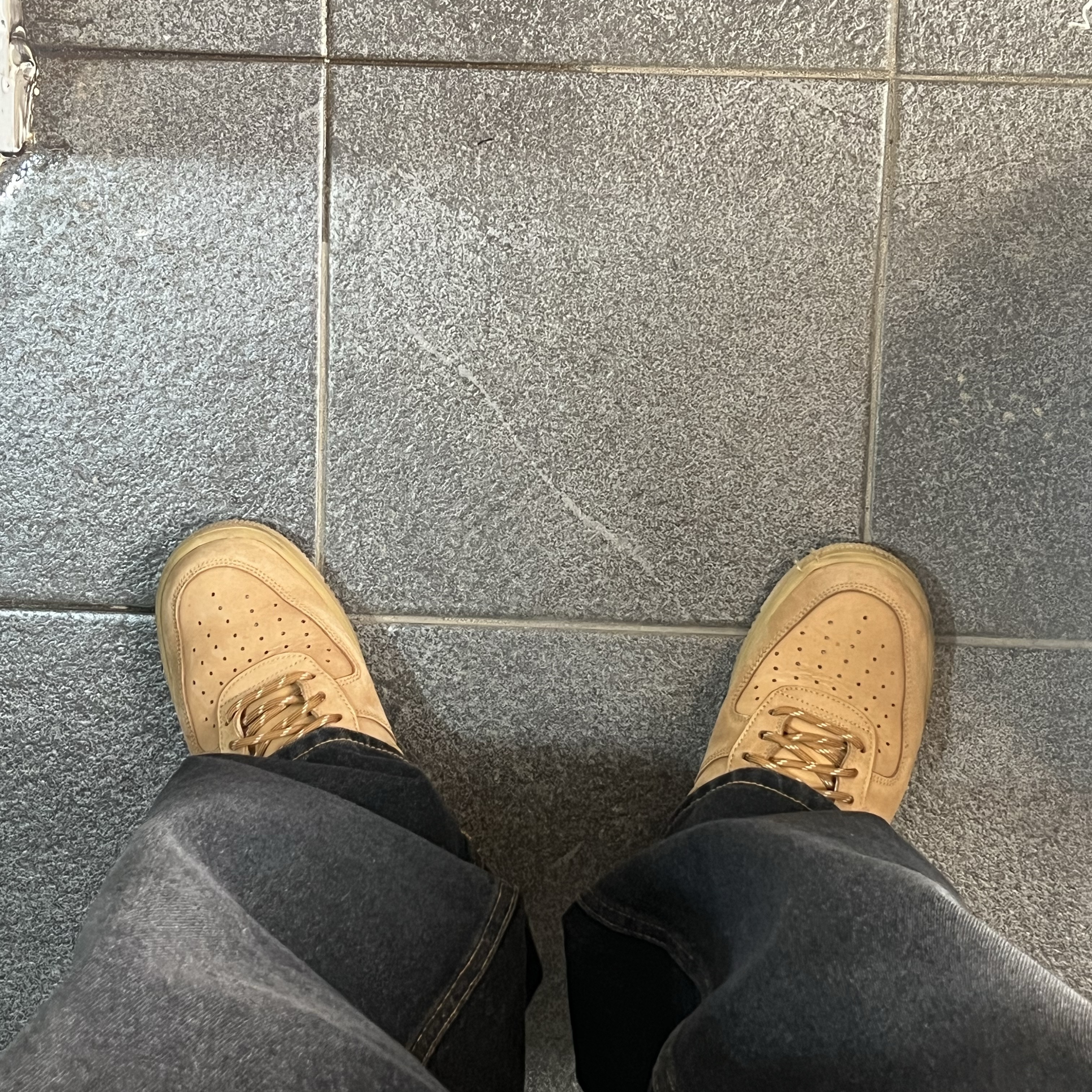 Nike Air Force 1 '07 WB Flax 착용 스타일 - 1