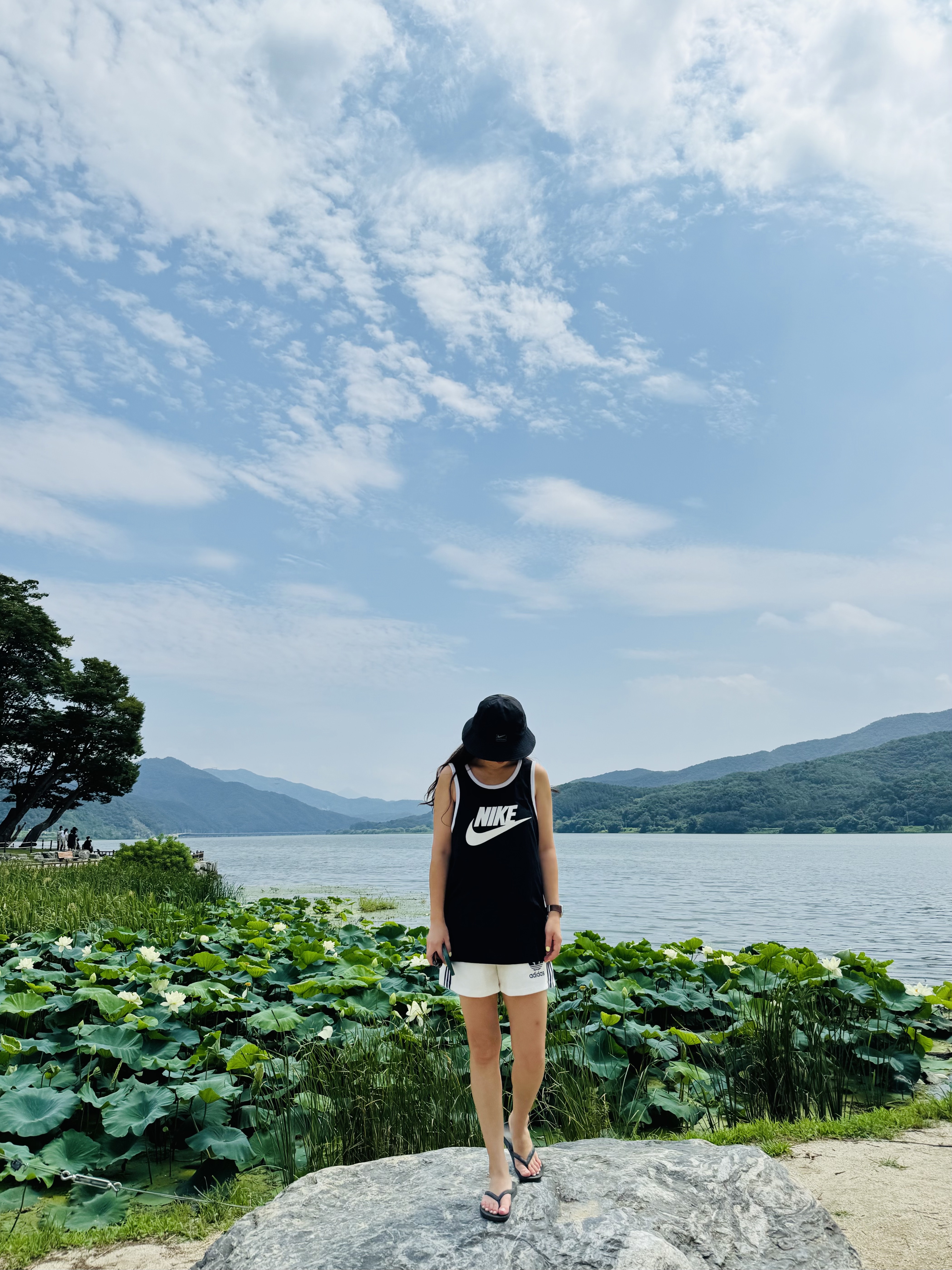 Nike x Stussy NRG FL Storm-Fit Bucket Hat Black, (W) Adidas Terry Shorts Off White - KR Sizing 착용 스타일 - 1