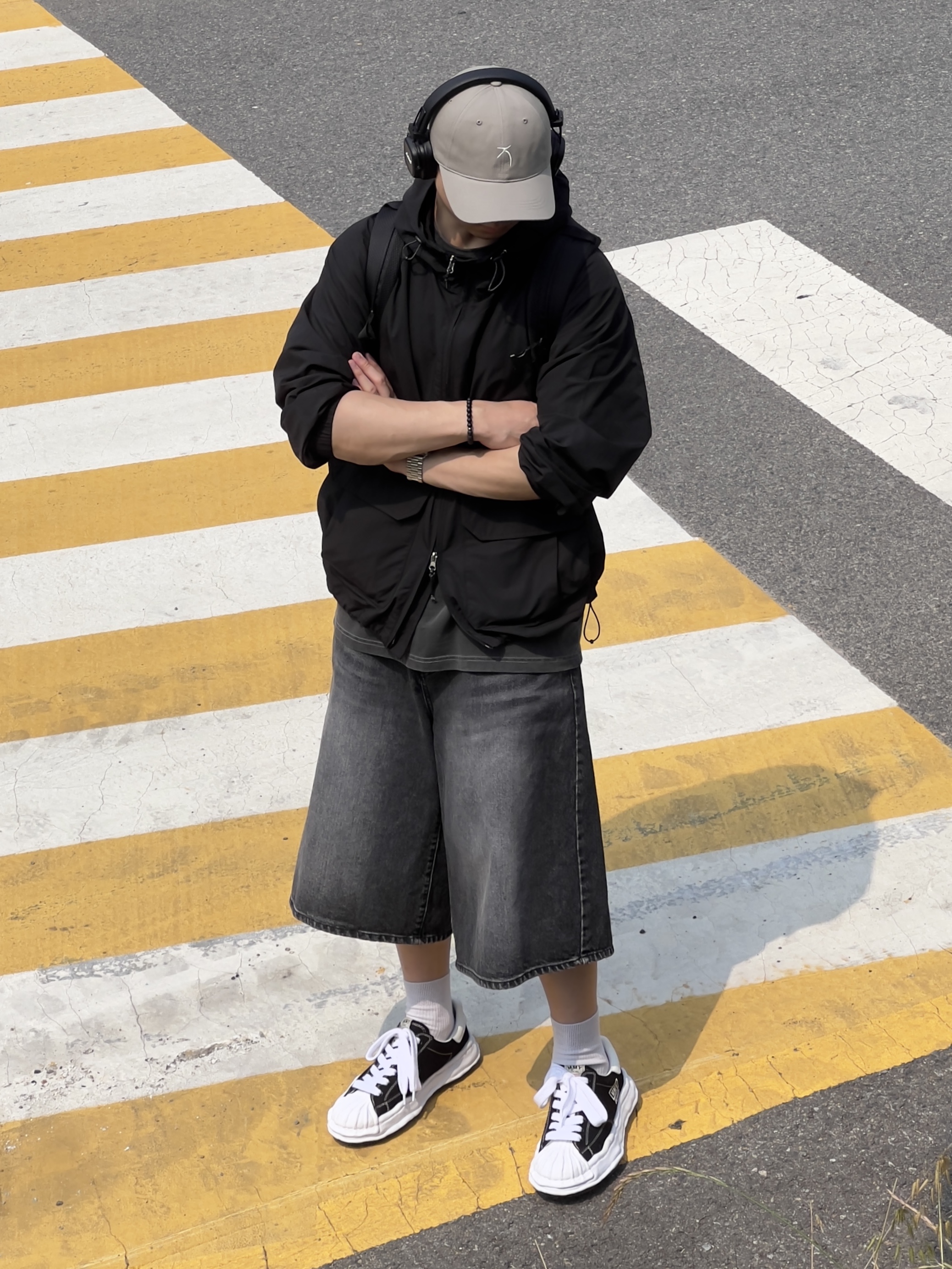Maison Mihara Yasuhiro Blakey OG Sole Canvas Low-top Sneakers Black White 착용 스타일 - 2