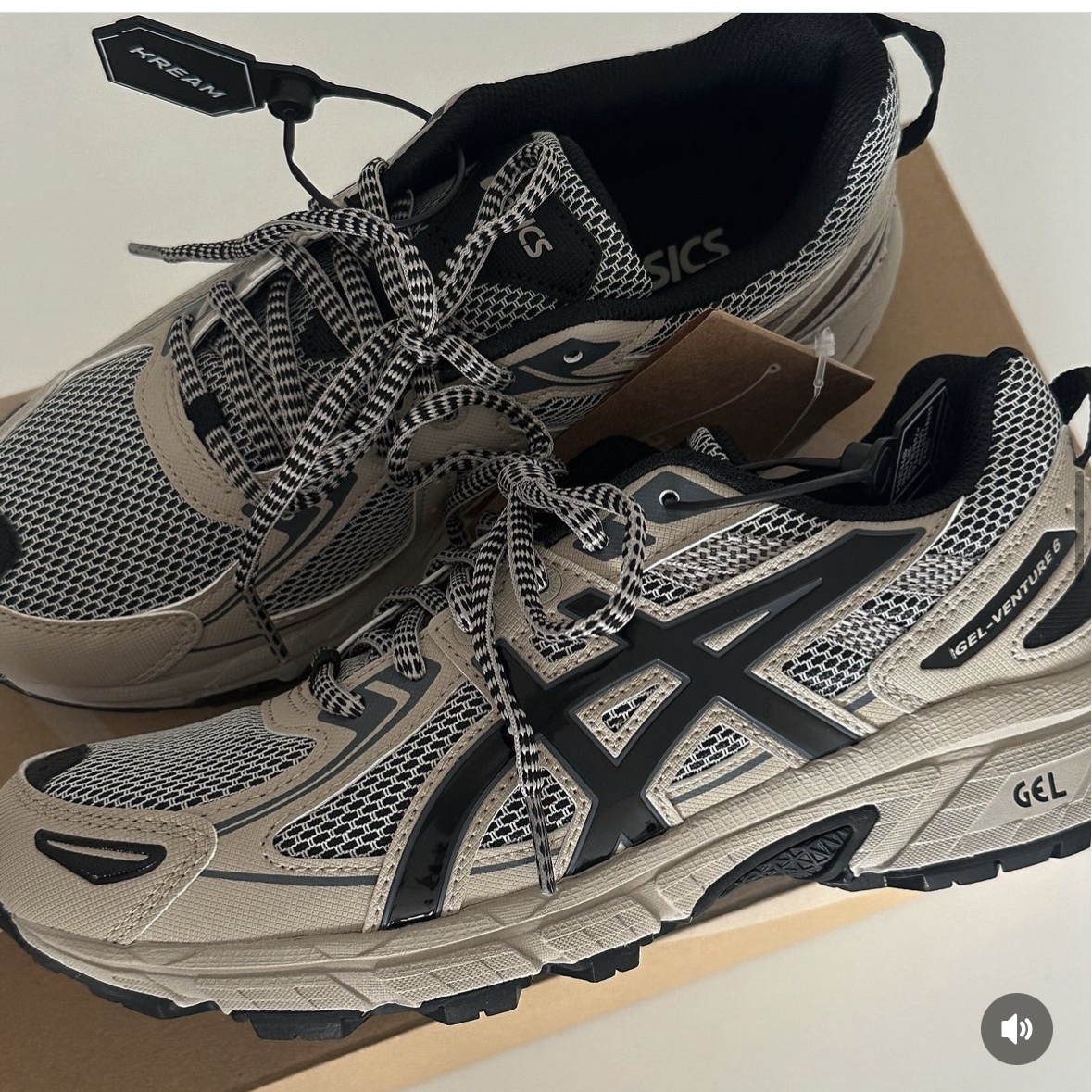 Asics Gel-Venture 6 Feather Grey Black 착용 스타일 - 5