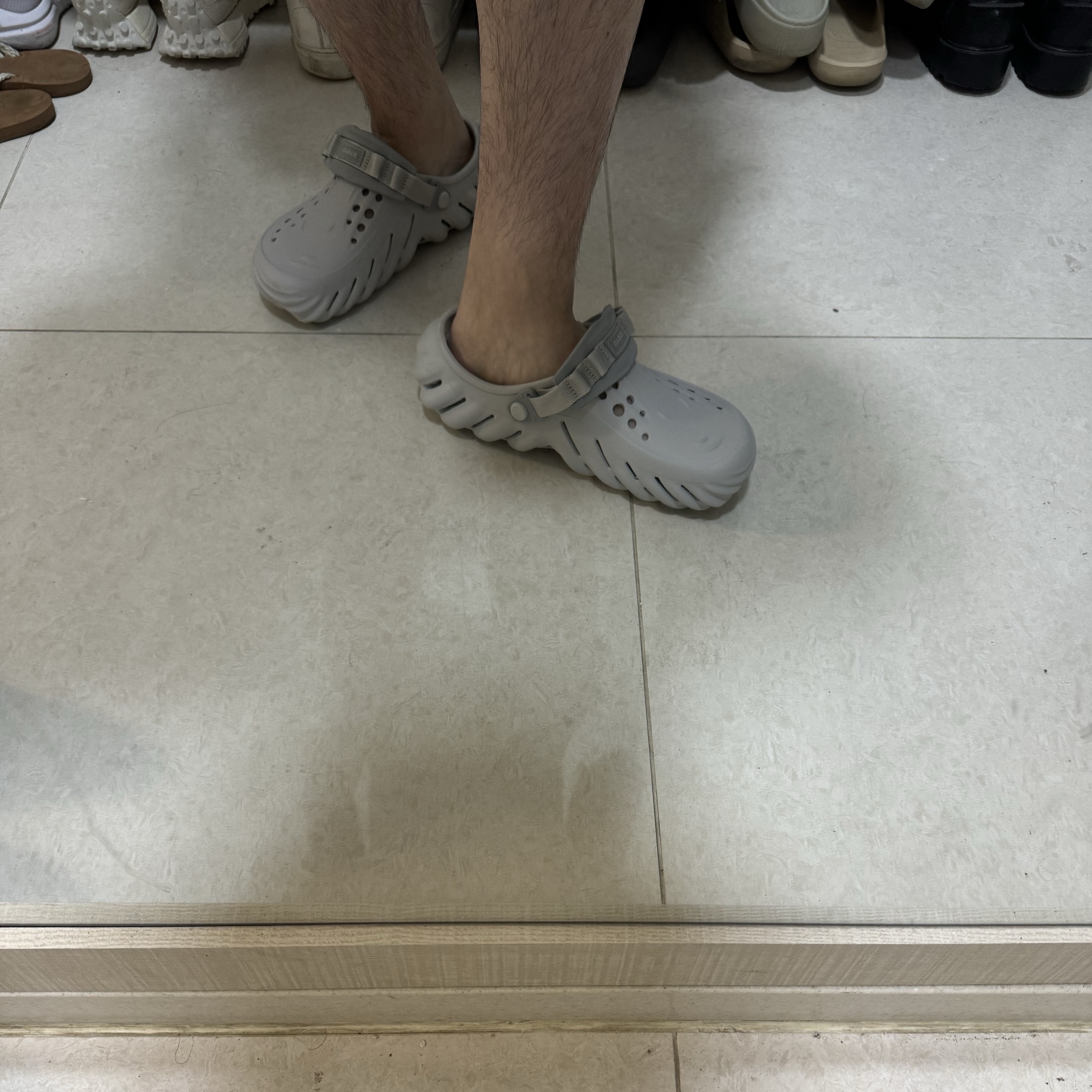 Crocs Echo Clog Atmosphere 착용 스타일