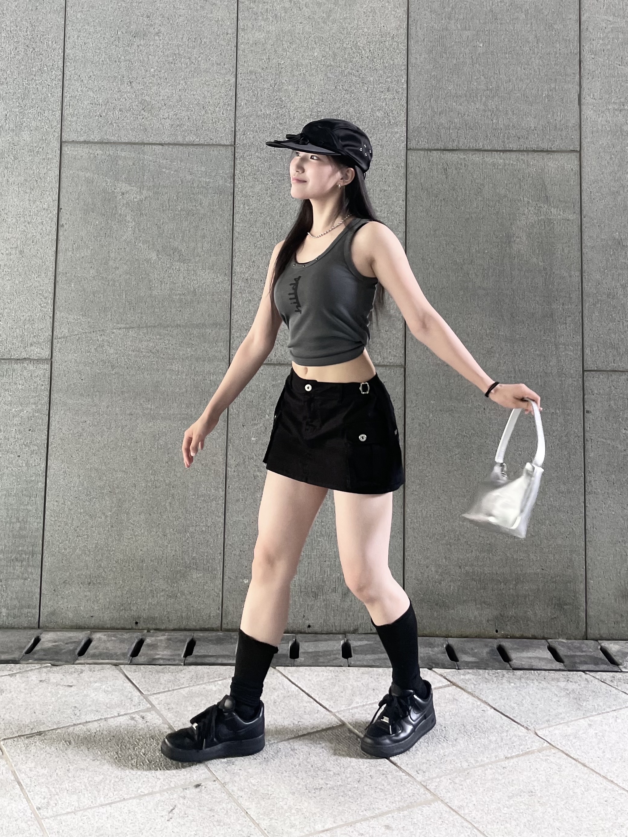 (W) Nike Air Force 1 '07 Low Triple Black, YOUCHE QS Duck Cap Black 착용 스타일 - 1