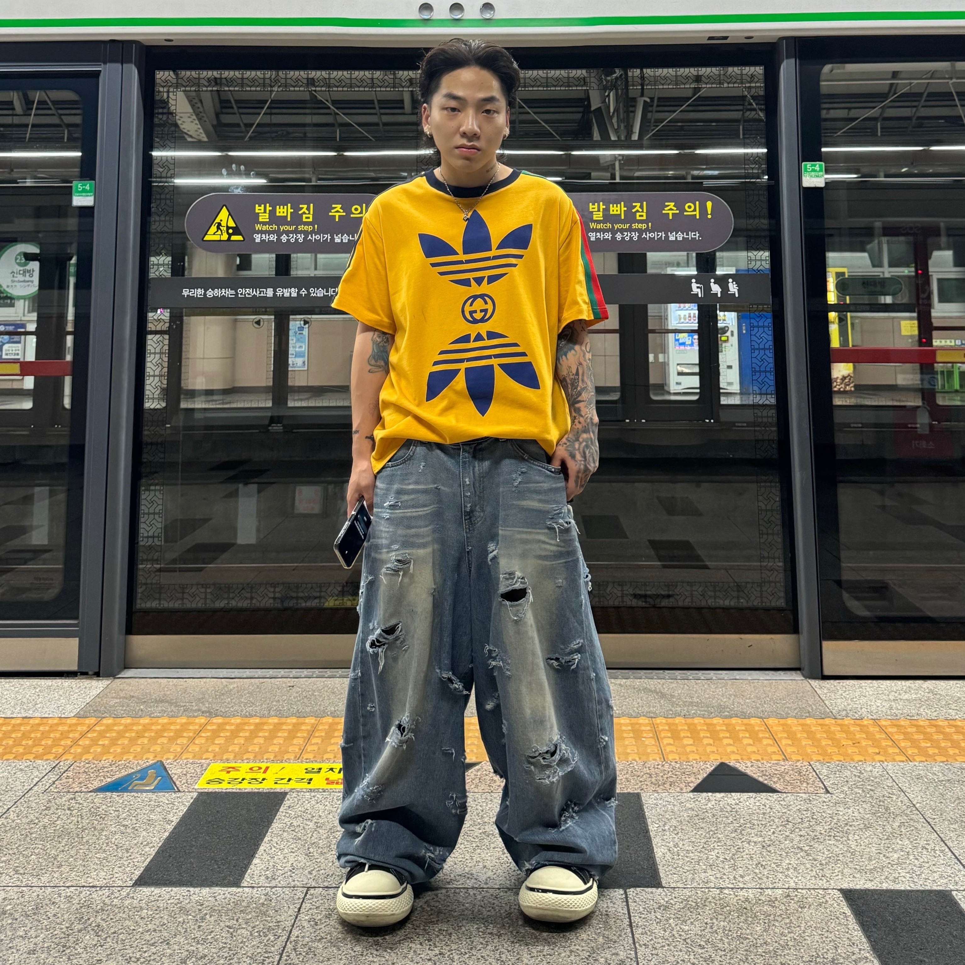 Gucci x Adidas Cotton Jersey T-Shirt Yellow 착용 스타일