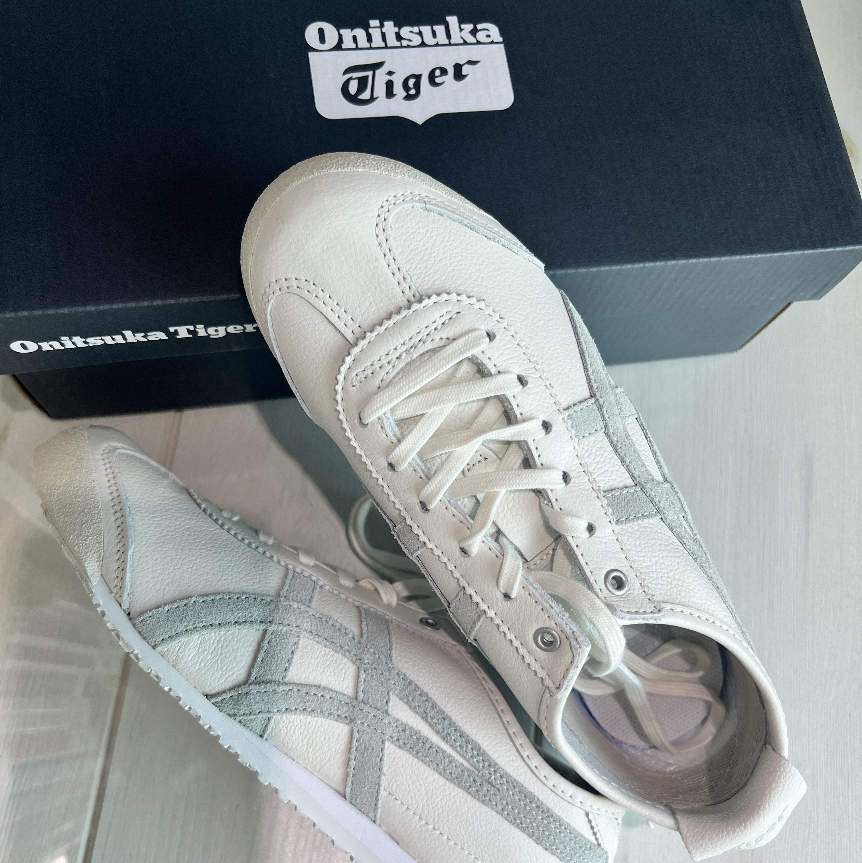 Onitsuka Tiger Mexico 66 White Light Sage 착용 스타일