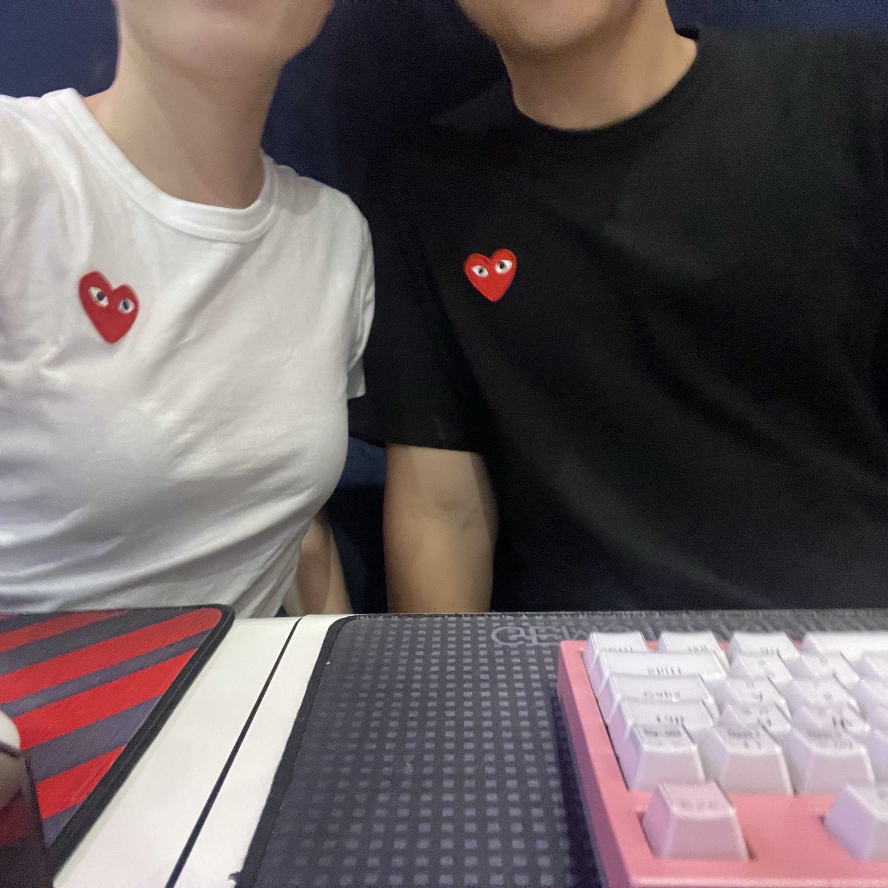 Play Comme des Garcons Red Heart T-Shirt Black, (W) Play Comme des Garcons Red Heart T-Shirt White 착용 스타일