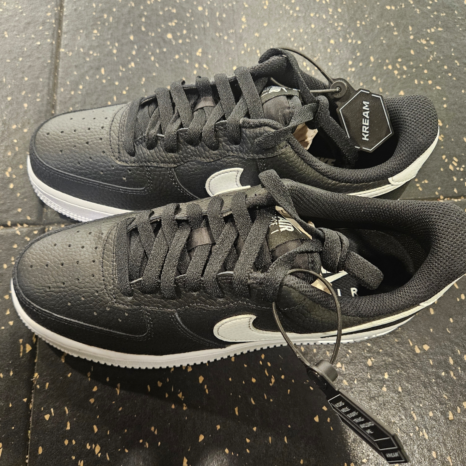 Nike Air Force 1 '07 Black White 착용 스타일