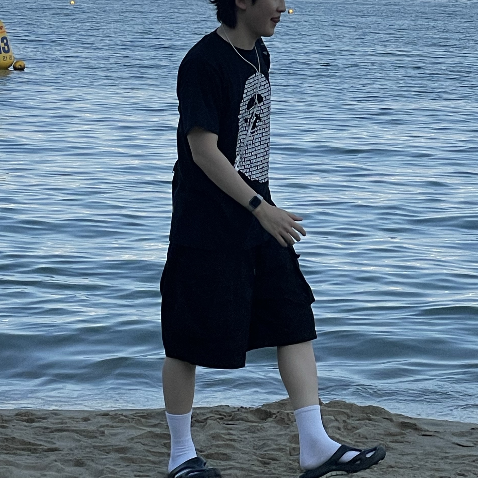 BAPE Japan Ape Head T-Shirt Black, Keen Shanti Black Dawn Blue 착용 스타일