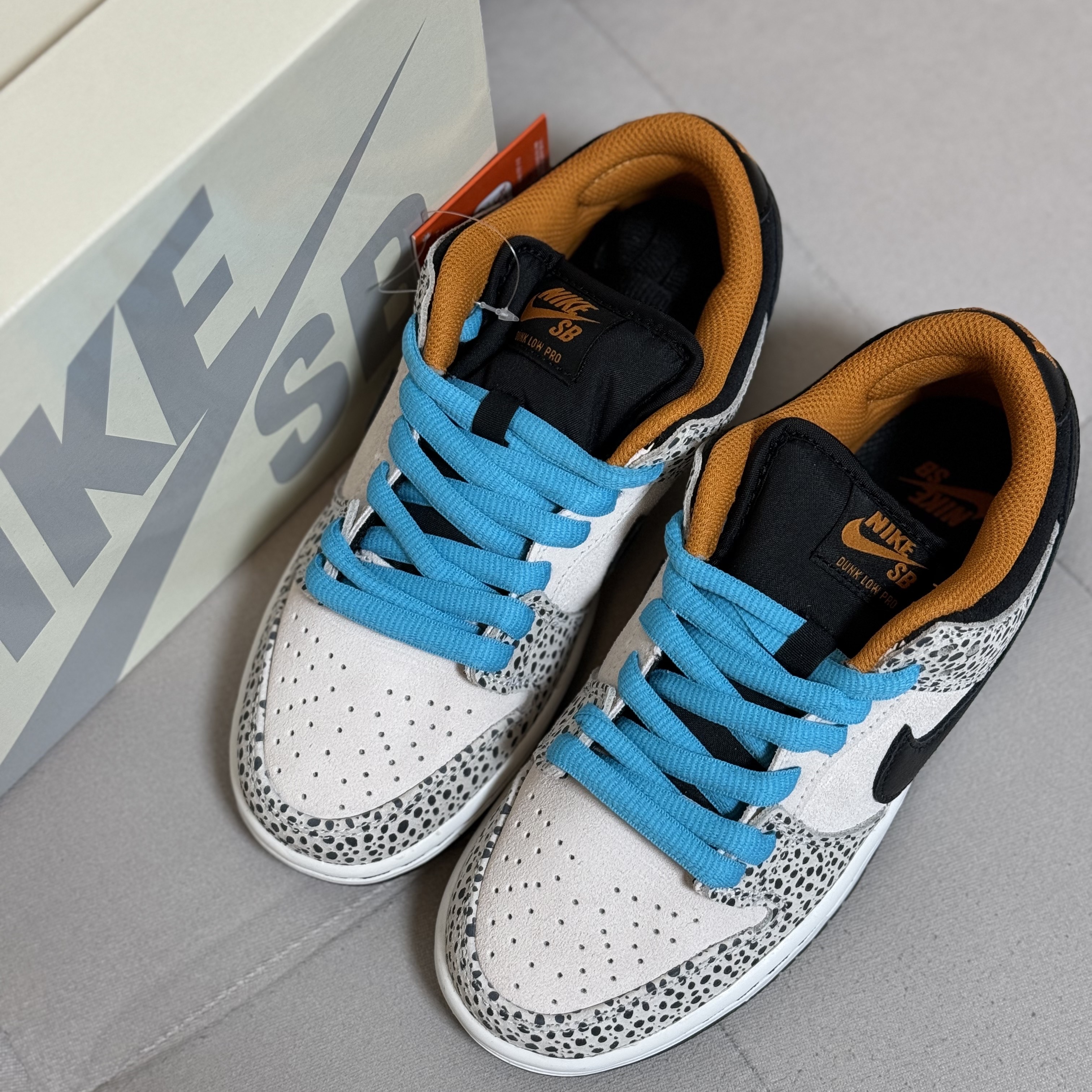 Nike SB Dunk Low Pro Electric Phantom and Black 착용 스타일 - 2