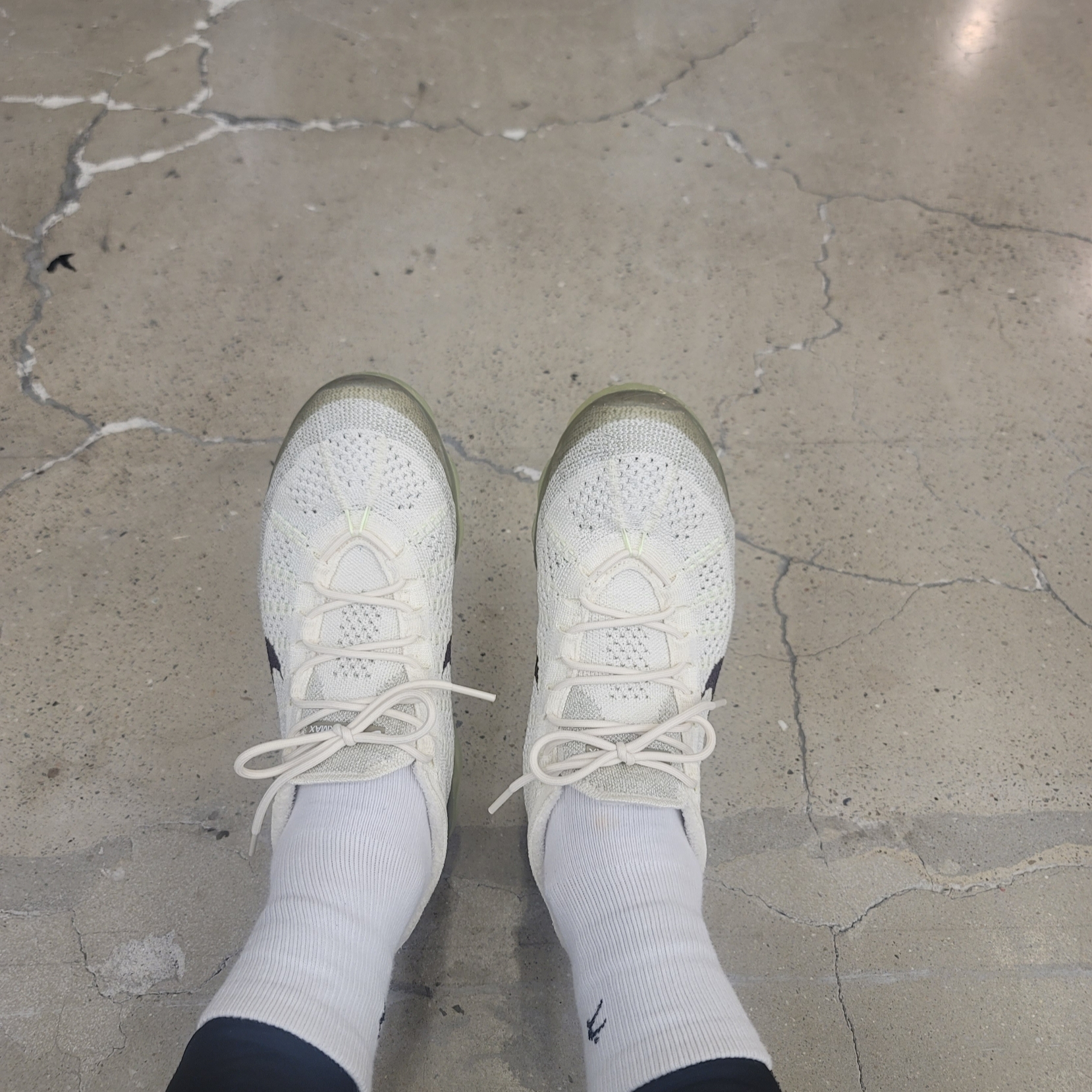 Nike Air Vapormax 2023 Flyknit Coconut Milk Neutral Olive 착용 스타일 - 4