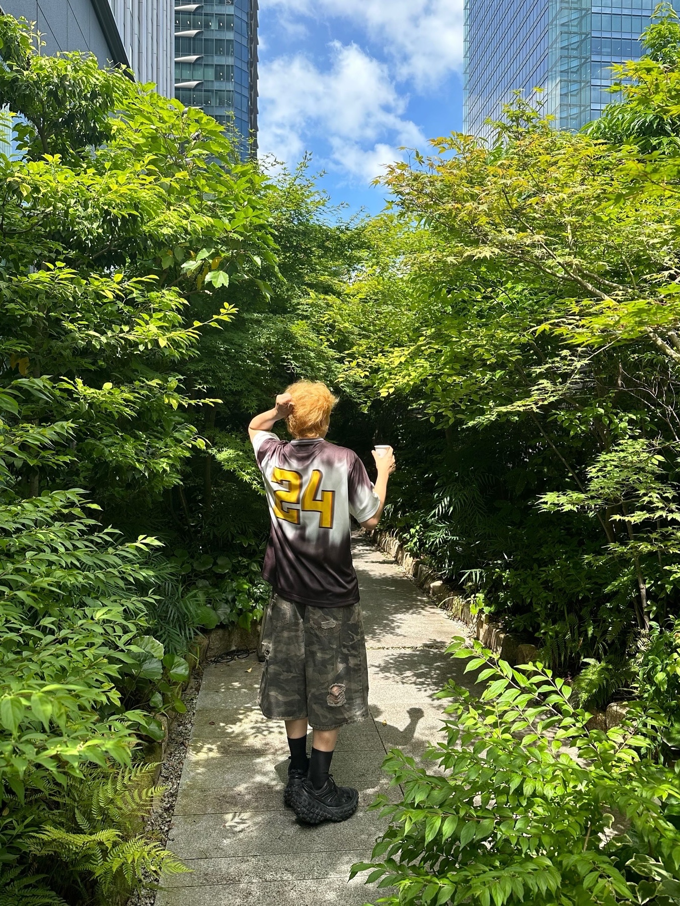 Supreme Blur Soccer Jersey Black - 24SS, Balenciaga Defender Sneakers Black 착용 스타일 - 3
