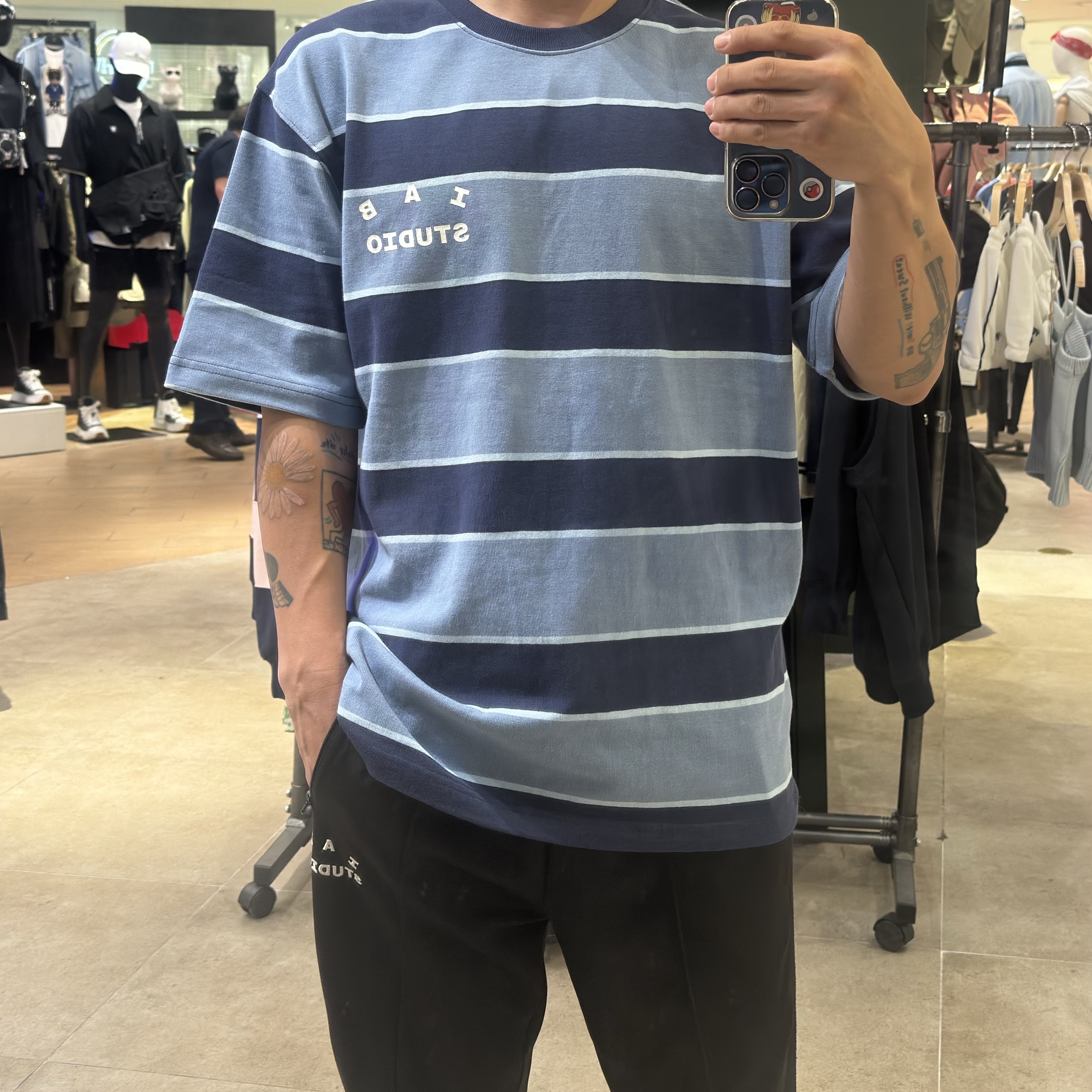 IAB Studio Striped T-Shirt Blue White 착용 스타일 - 1