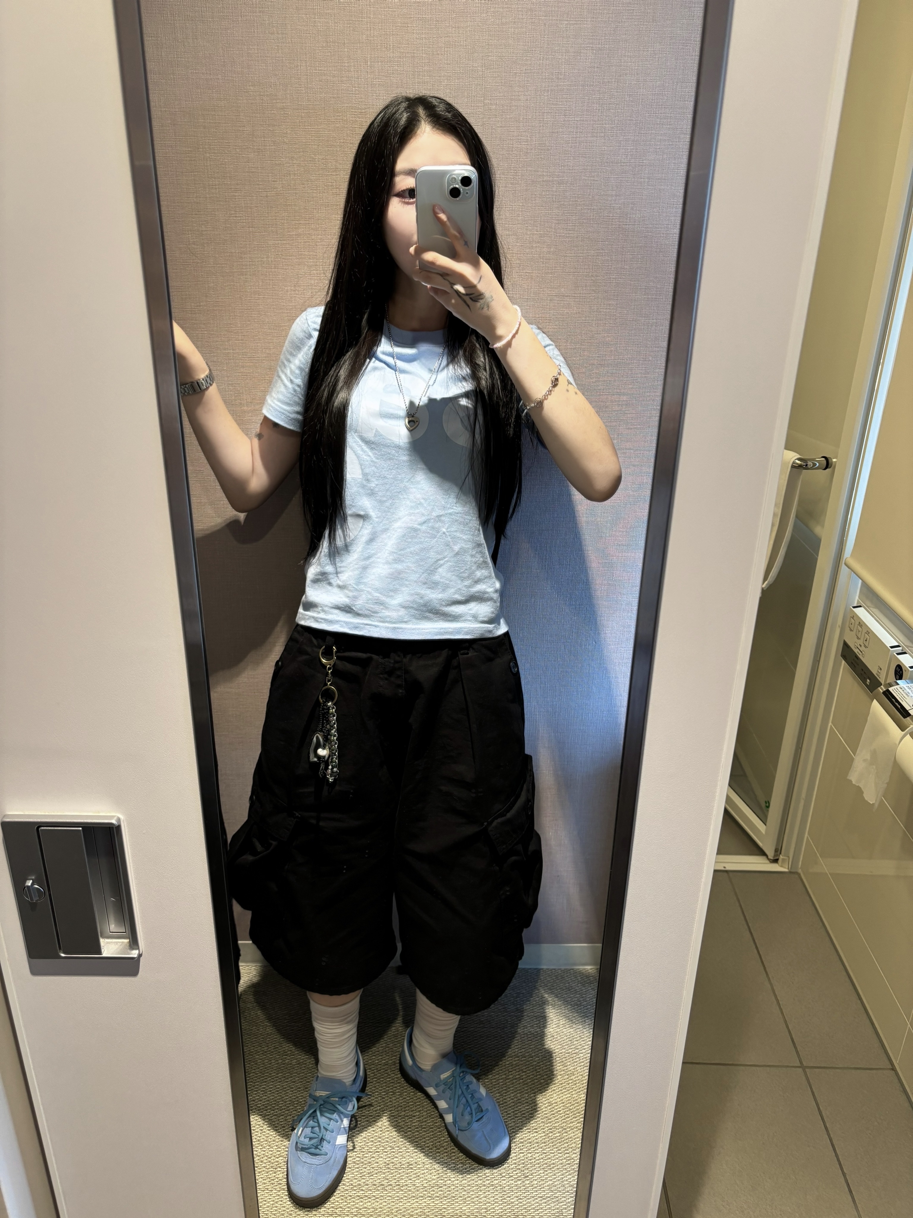 [KREAM 단독] Safarispot 1/2 Basic Safari T-Shirt Sky, Adidas Spezial Handball Light Blue 착용 스타일 - 6