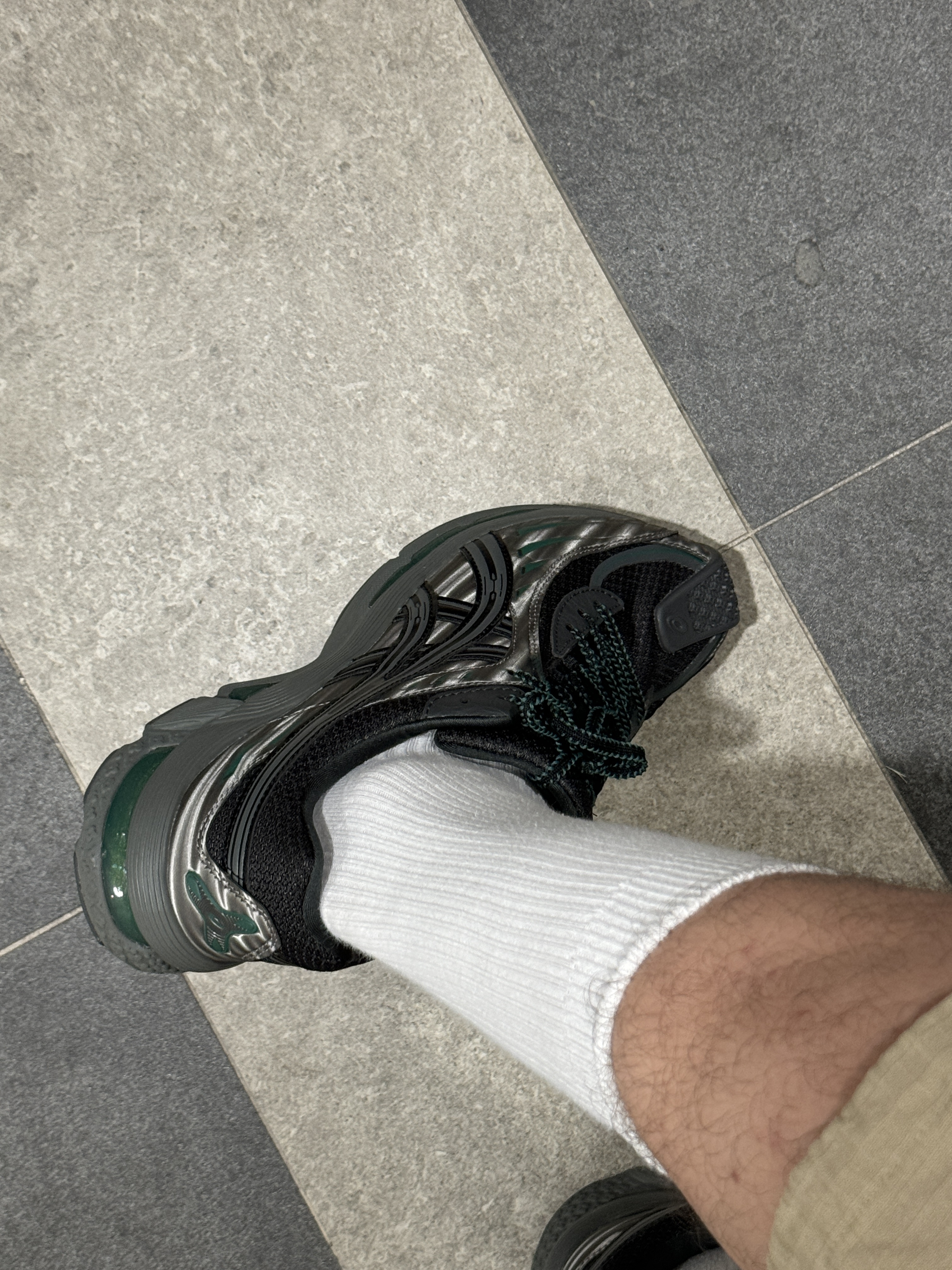 (W) Asics x Kiko Kostadinov Gel-Flammae Grey Black 착용 스타일 - 2