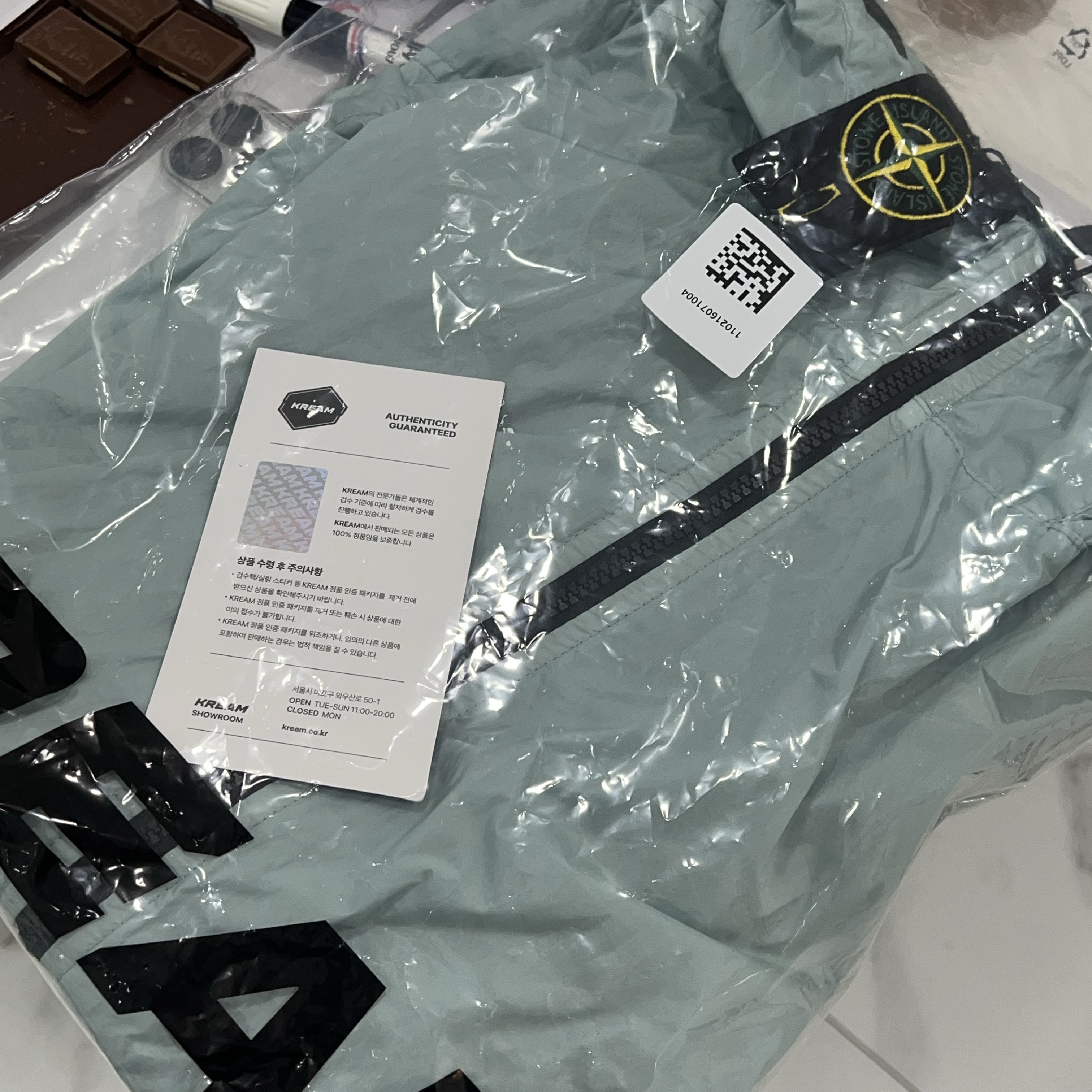 Stone Island 40522 Crinkle Reps Nylon Garment Dyed Hooded Jacket Sky Blue - 23SS 착용 스타일 - 2