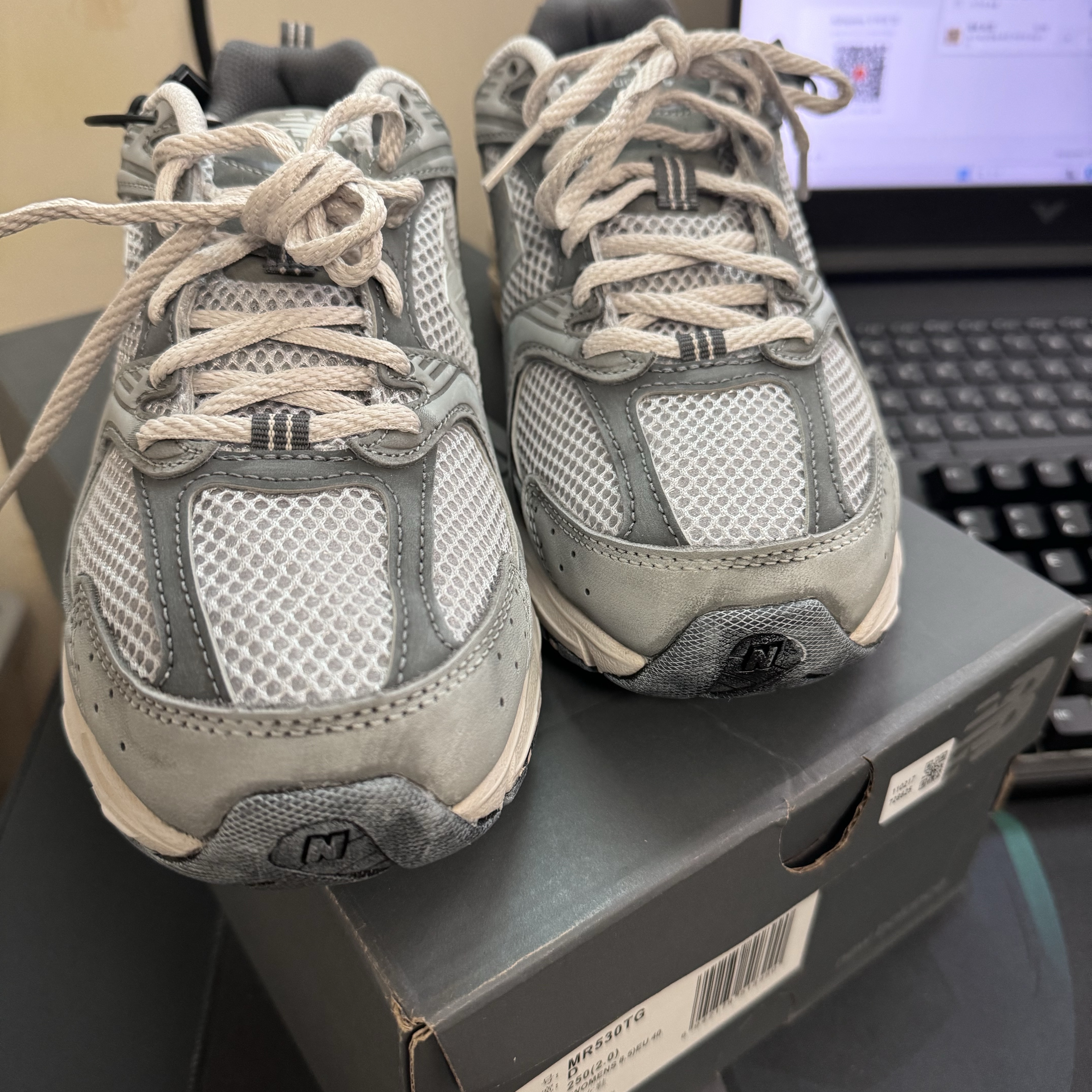 New Balance 530 Premium Vintage Grey Matter 착용 스타일