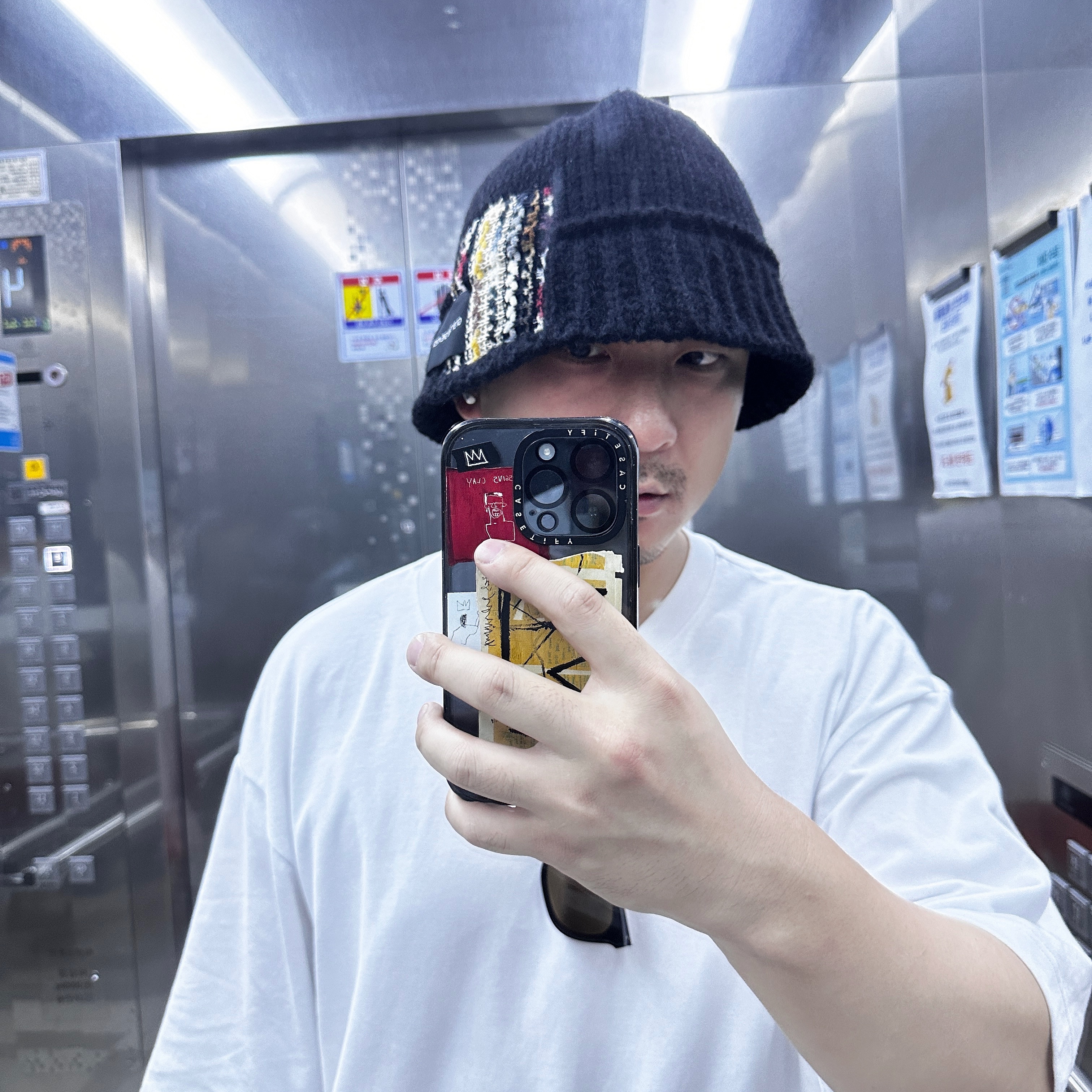 The Greatest Patch Bucket Hat 2.0 Black 착용 스타일