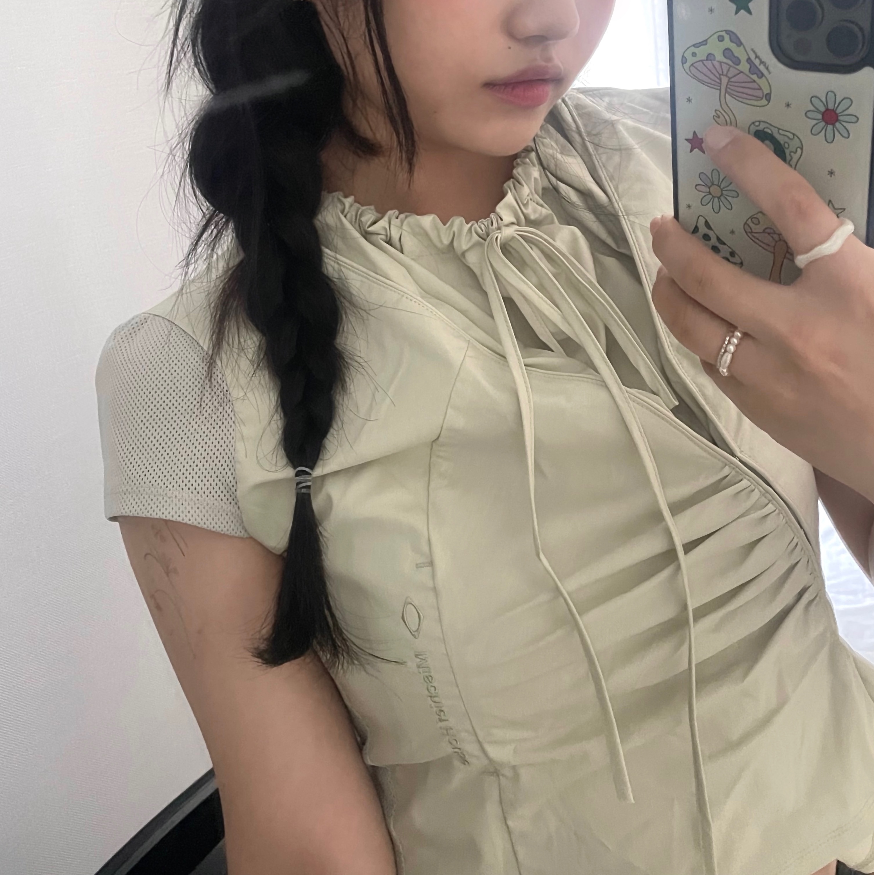 (W) Mischief Side Hook Shirring Shirts Charcoal, Mischief Rhombus Cotton Ball Cap Charcoal 착용 스타일 - 2