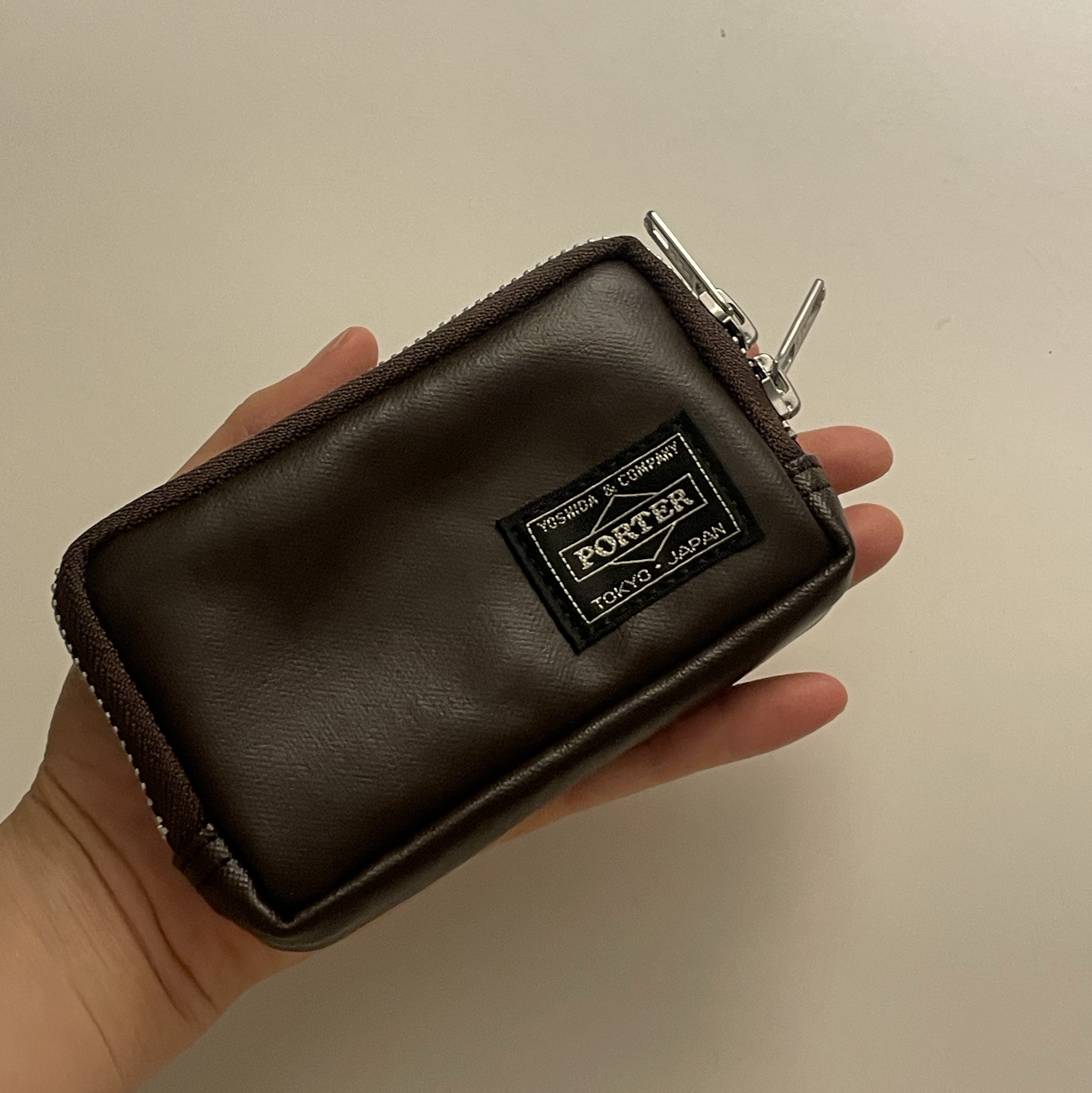 Porter Freestyle Multi Coin Case Brown 착용 스타일 - 2