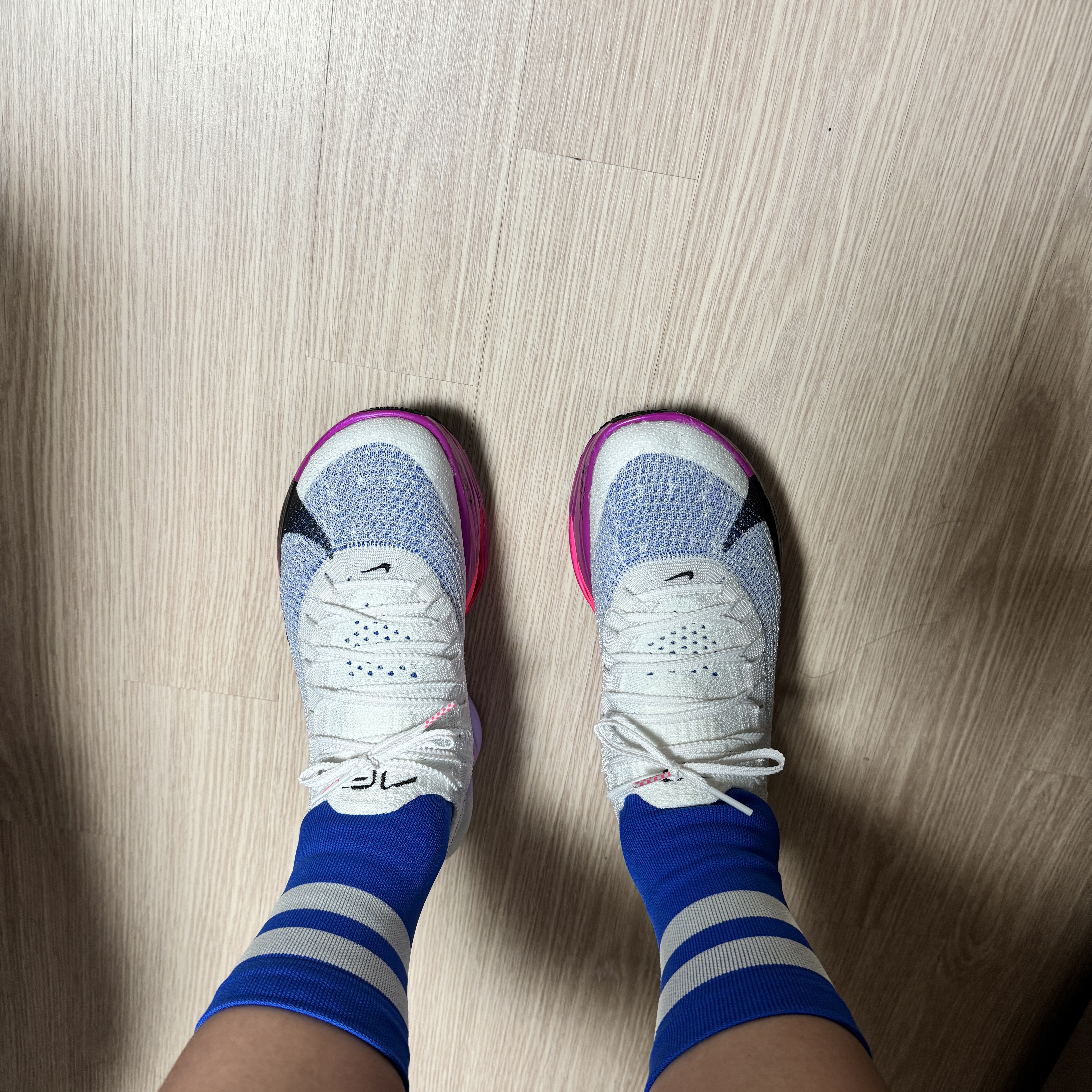(W) Nike Air Zoom Alphafly Next% 3 Hyper Pink 착용 스타일 - 3