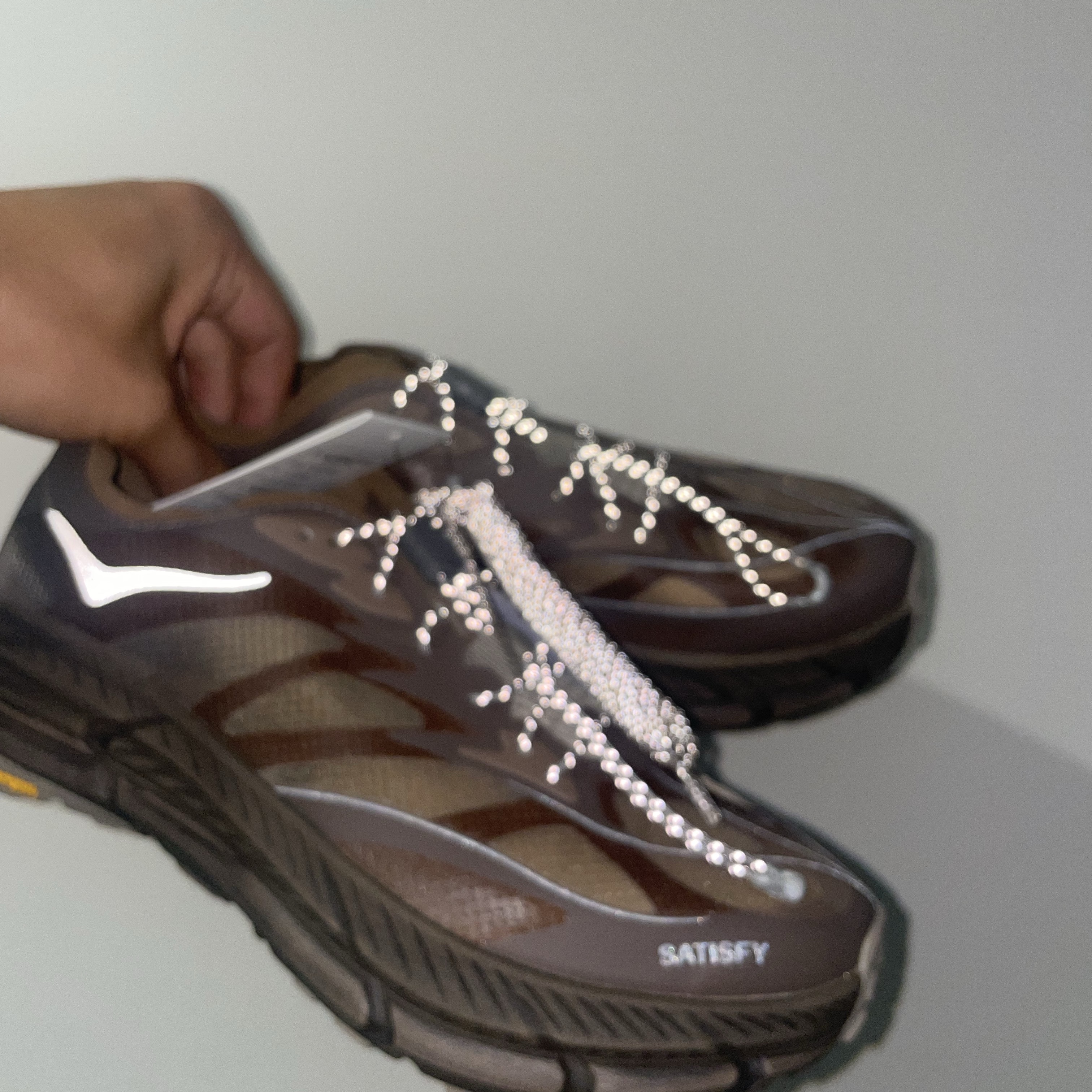 Hoka x Satisfy Mafate Speed 4 Lite Rubber, Hoka x Satisfy Mafate Speed 4 Lite Sulfur 착용 스타일 - 2