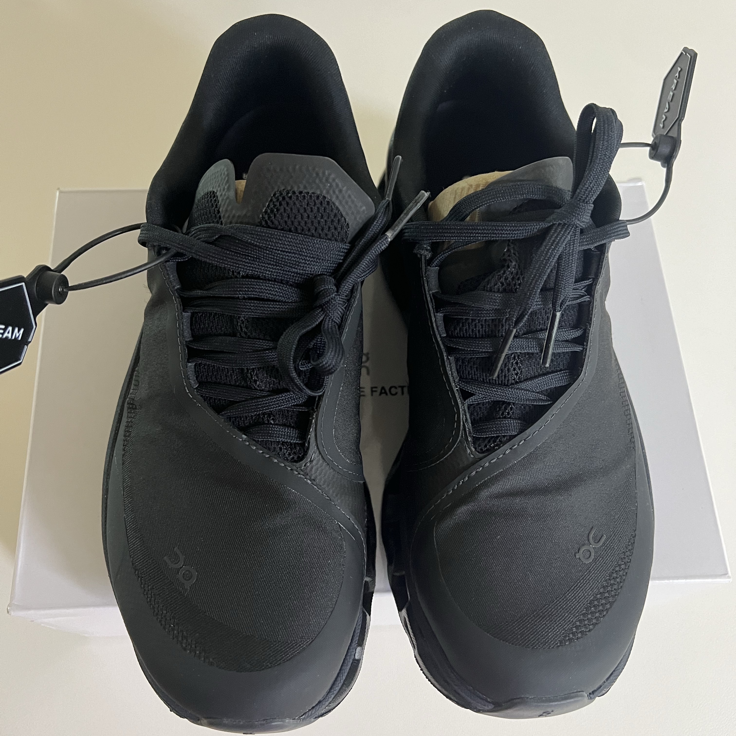 (W) On Running x Post Archive Faction (Paf) Cloudmonster 2 Black Magnet 착용 스타일 - 3