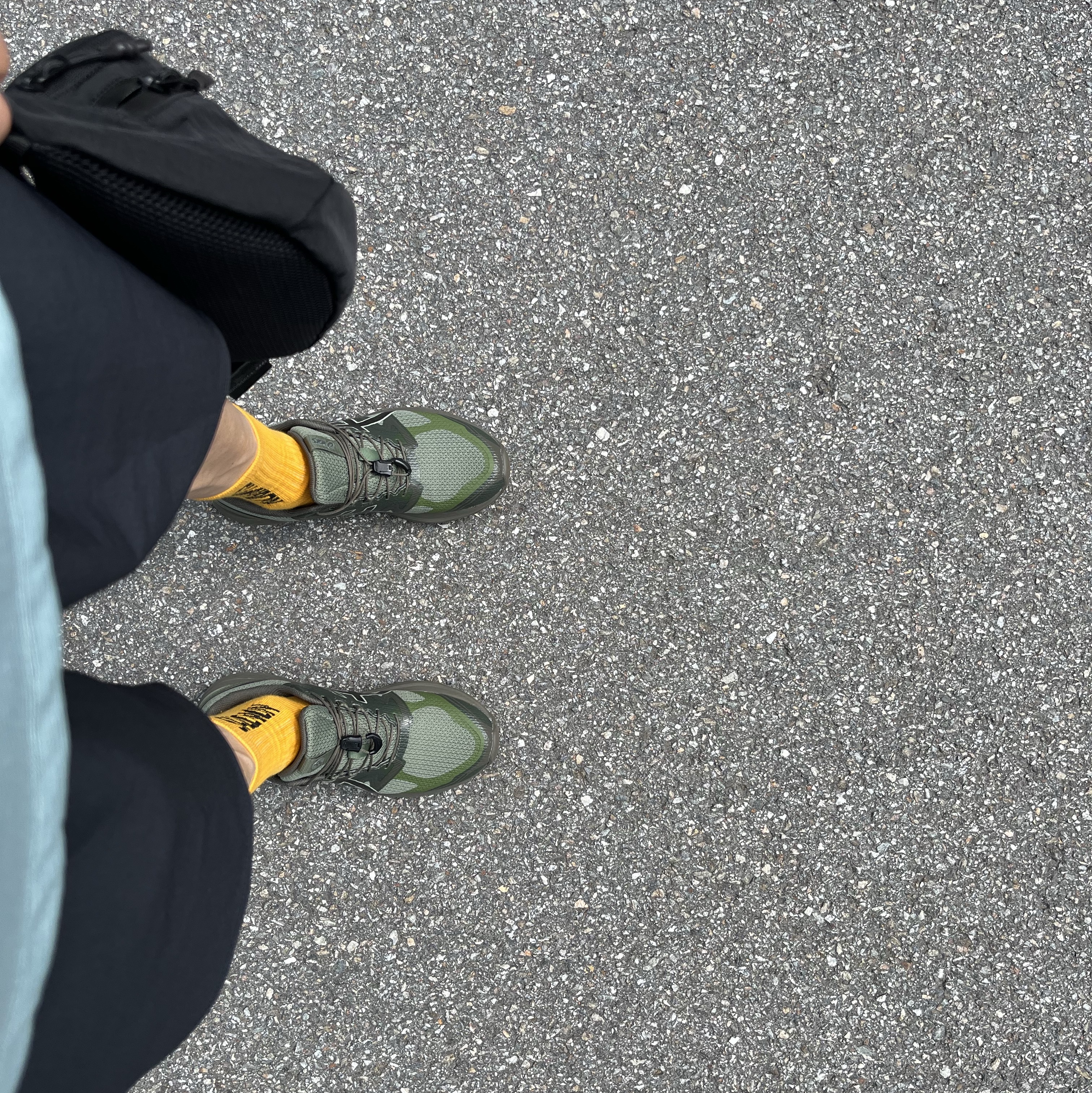 Asics x Sansan Gear Gel-Terrain Bronze Green Tarmac 착용 스타일