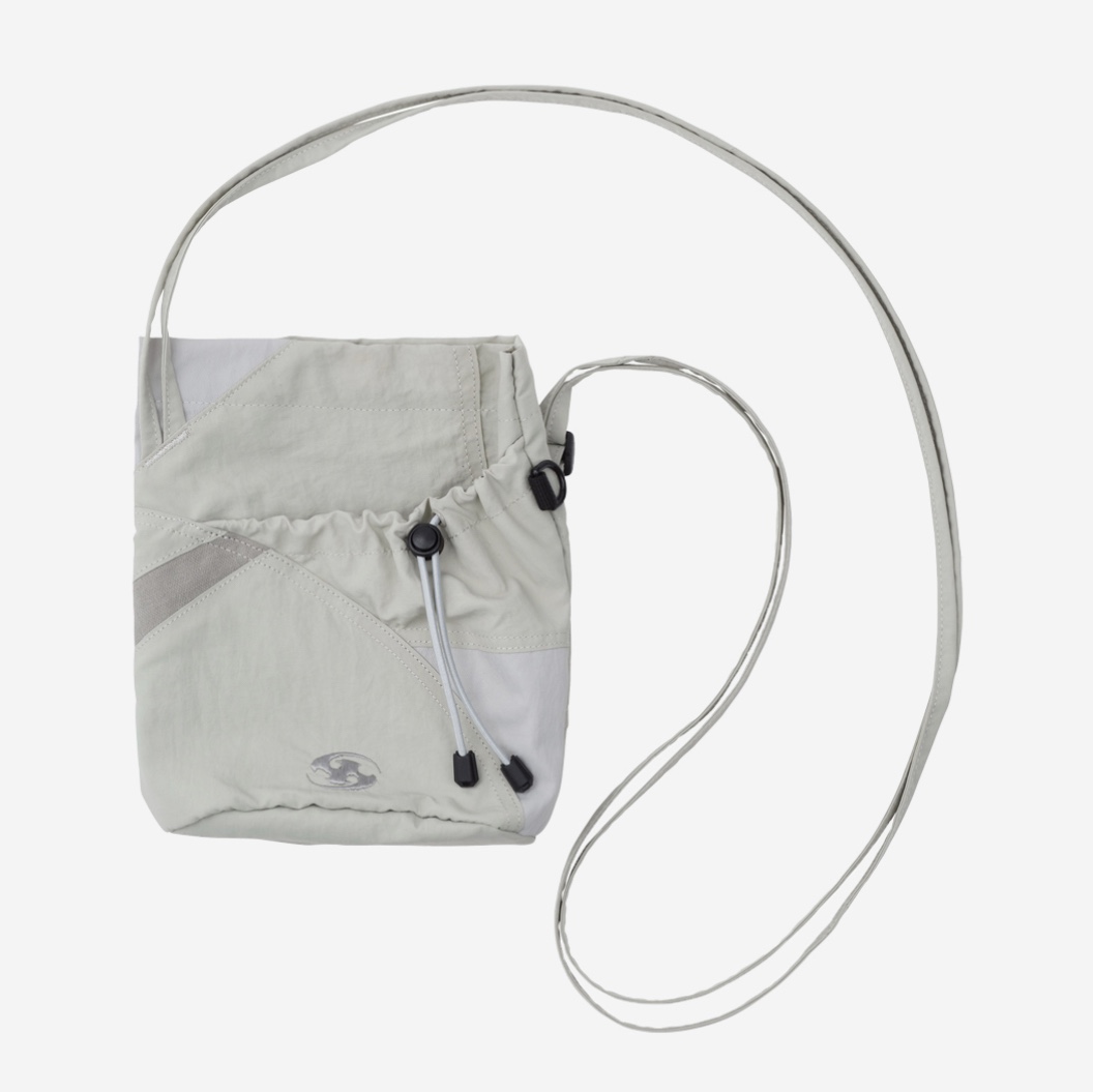 Sansan Gear Cross Bag Warm Grey - 24SS 착용 스타일