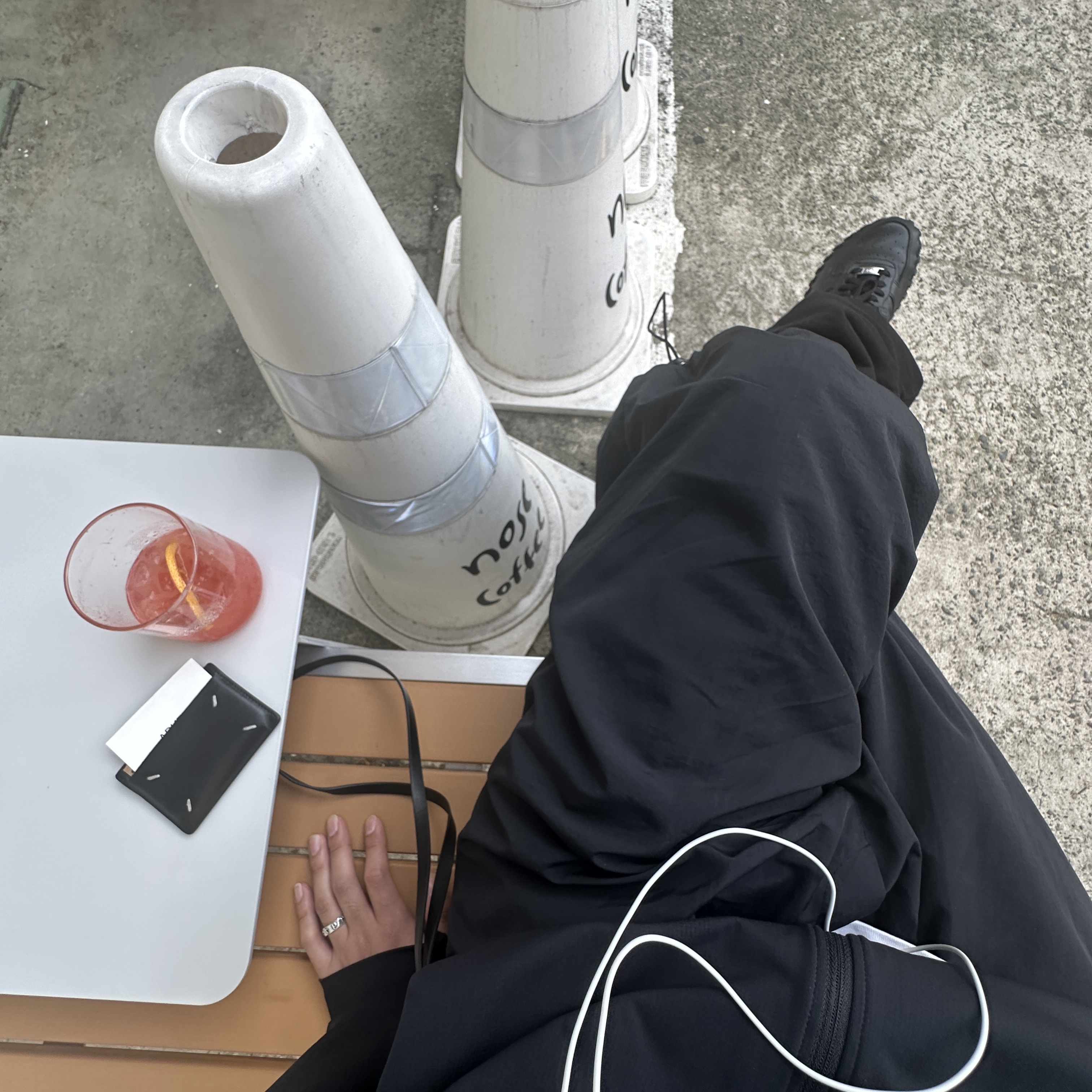 Nike x Jacquemus J Force 1 Low LX SP Black 착용 스타일 - 3