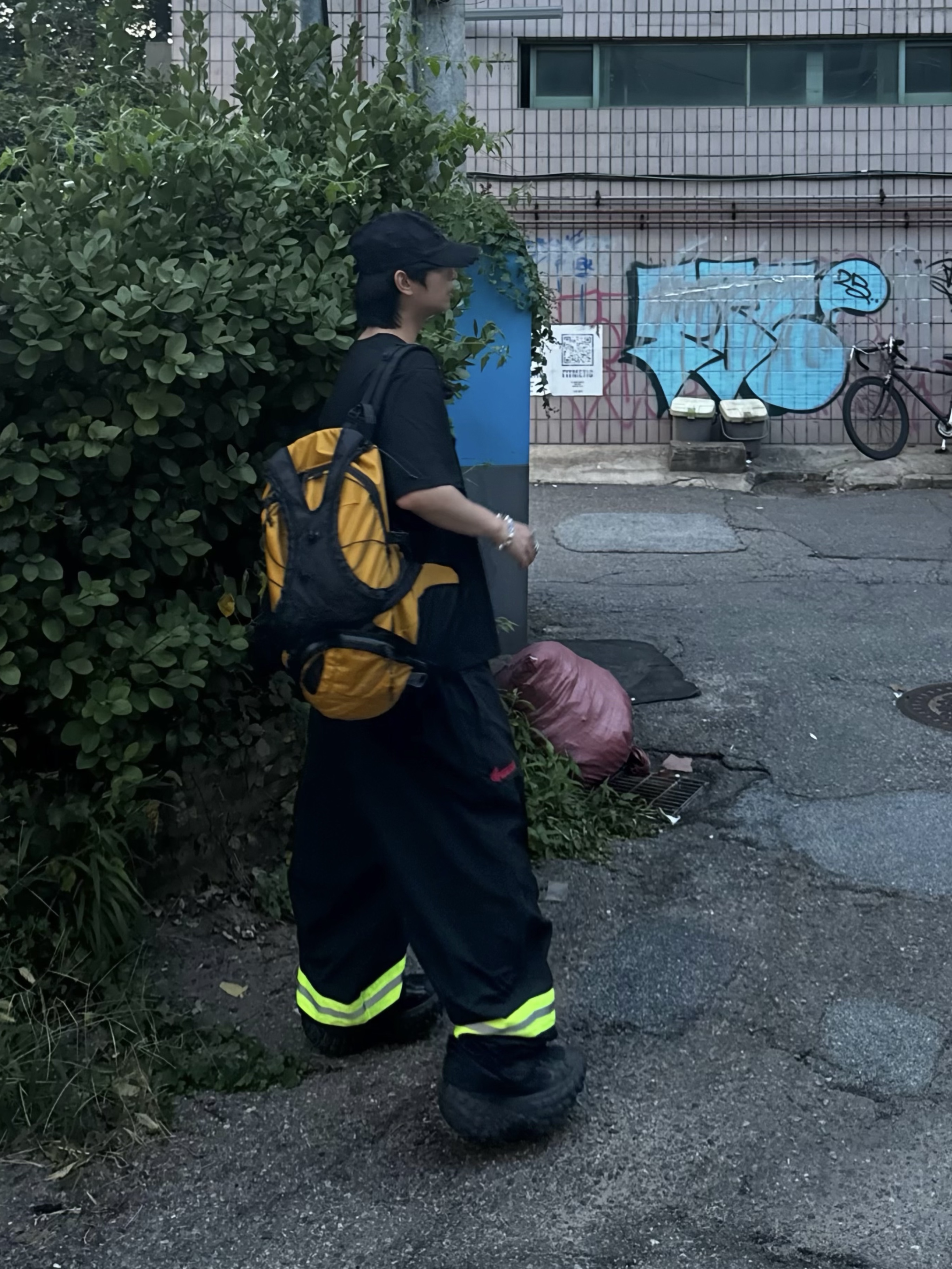 Project G/R Firefighter Track Pants Black, Balenciaga Defender Sneakers Black 착용 스타일 - 1