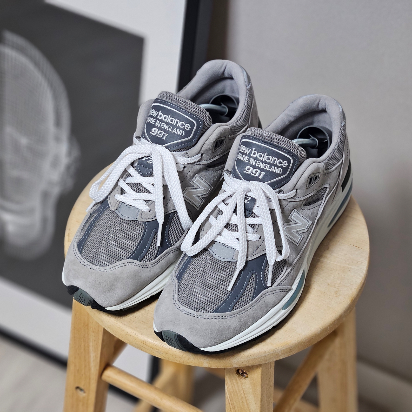 New Balance 991v2 Made in UK Rock Ridge Alloy Silver 착용 스타일 - 2