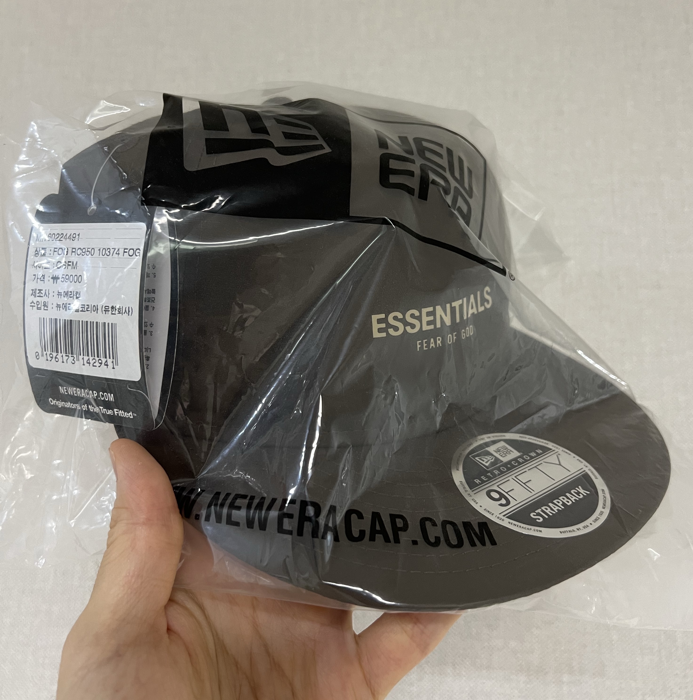 Essentials x New Era Retro Crown Strapback Brown 착용 스타일